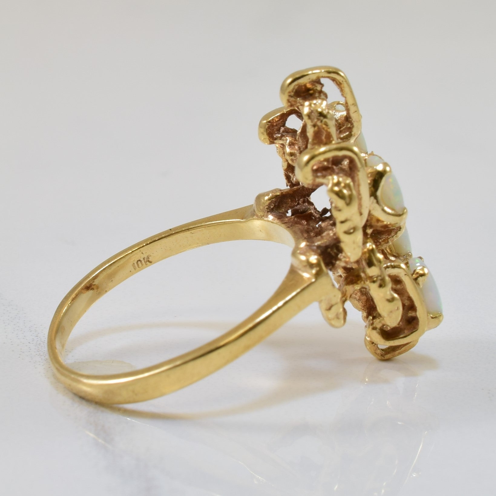 Bague abstraite ovale en opale | 0,40 ct | Taille 7,5 |