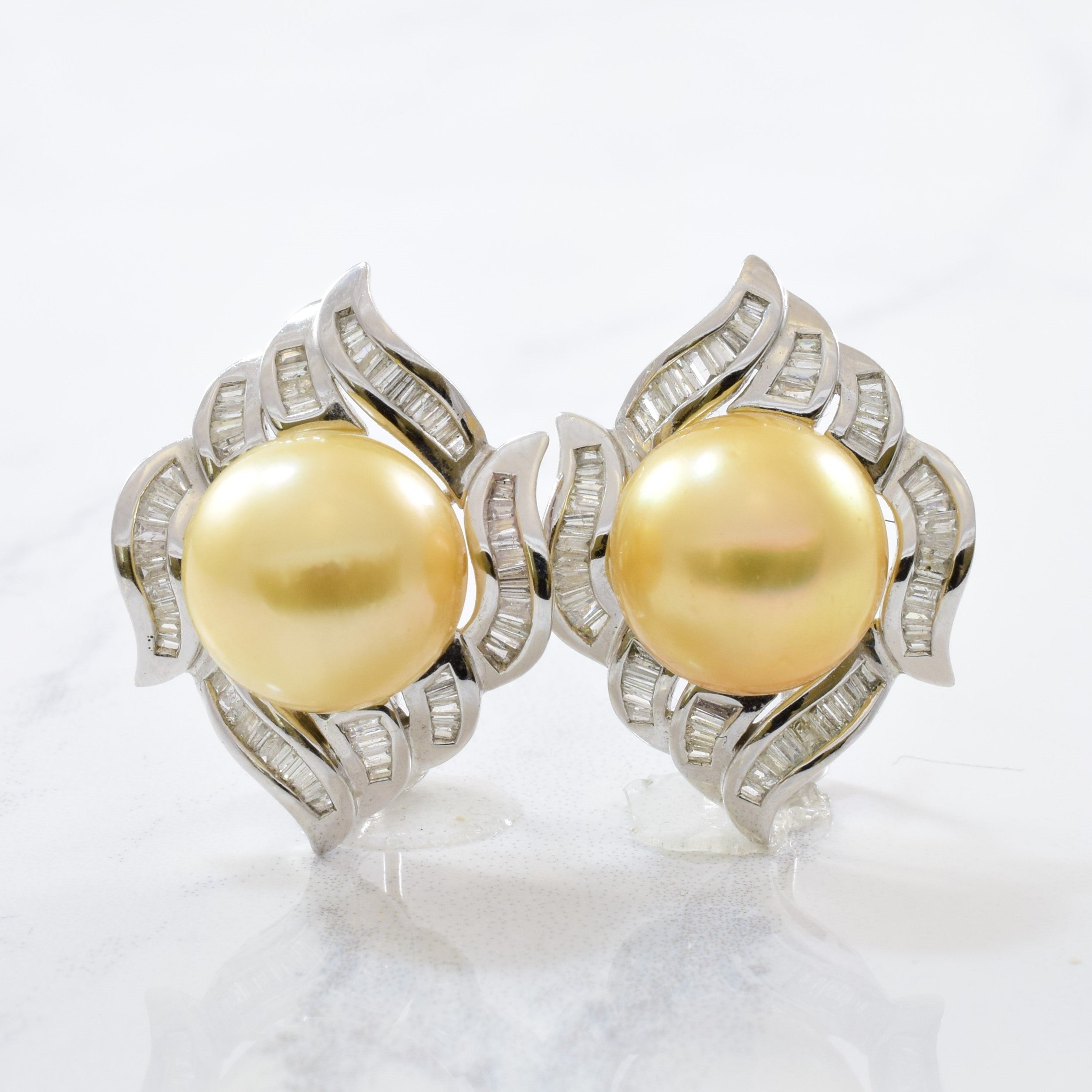 Boucles d'oreilles à clip françaises en perles de mer dorées et diamants | 1,40 ct |