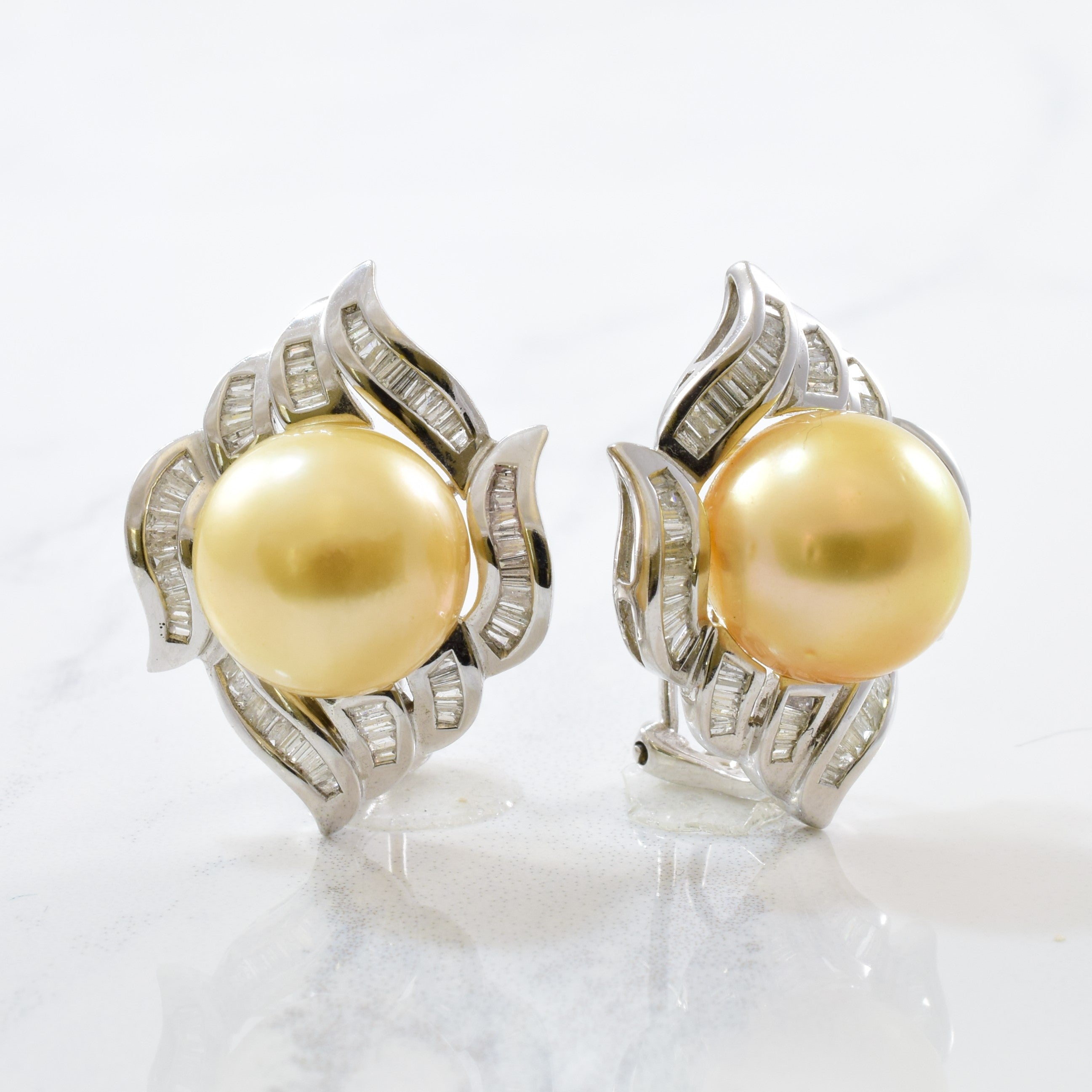 Boucles d'oreilles à clip françaises en perles de mer dorées et diamants | 1,40 ct |