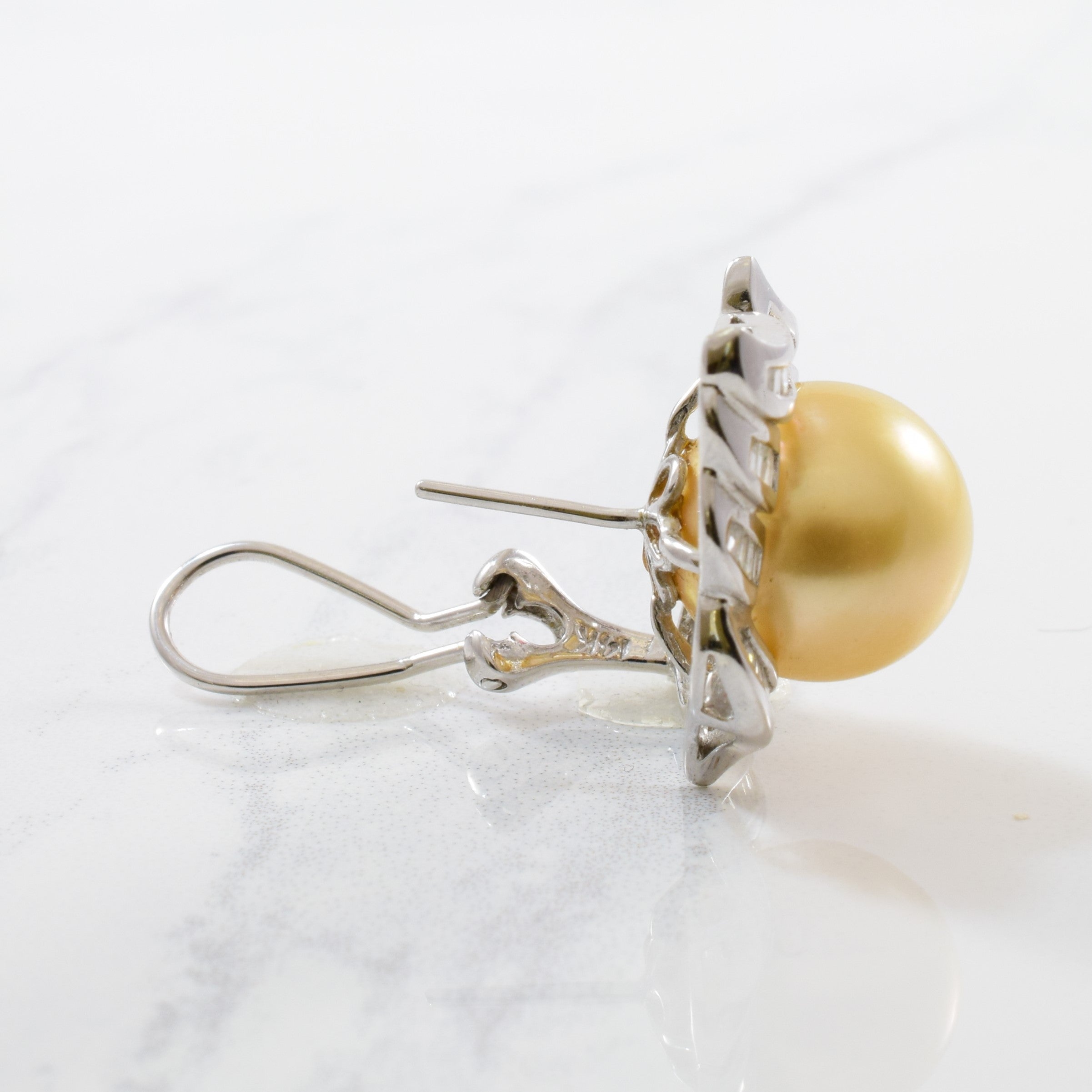 Boucles d'oreilles à clip françaises en perles de mer dorées et diamants | 1,40 ct |
