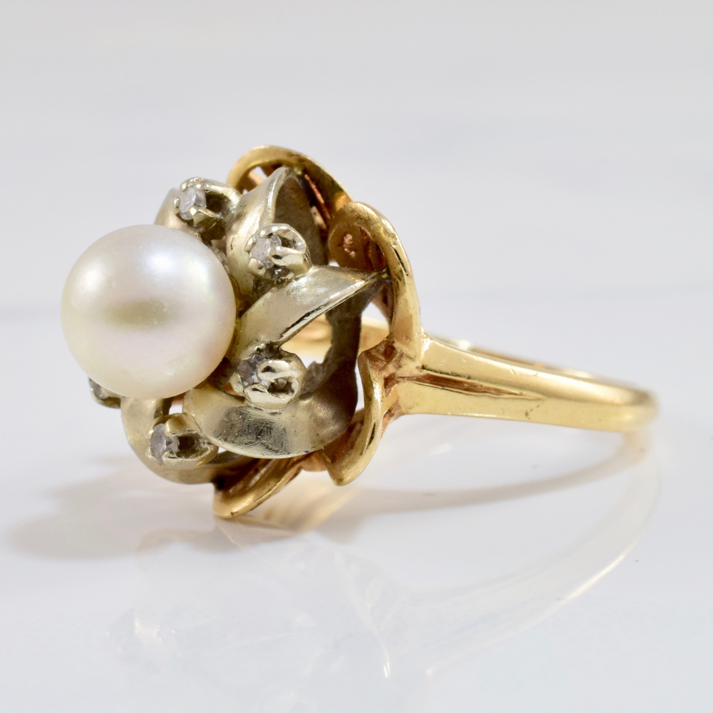Pearl and Diamond Ribbon Ring | 0.10 ctw SZ 7.25 |