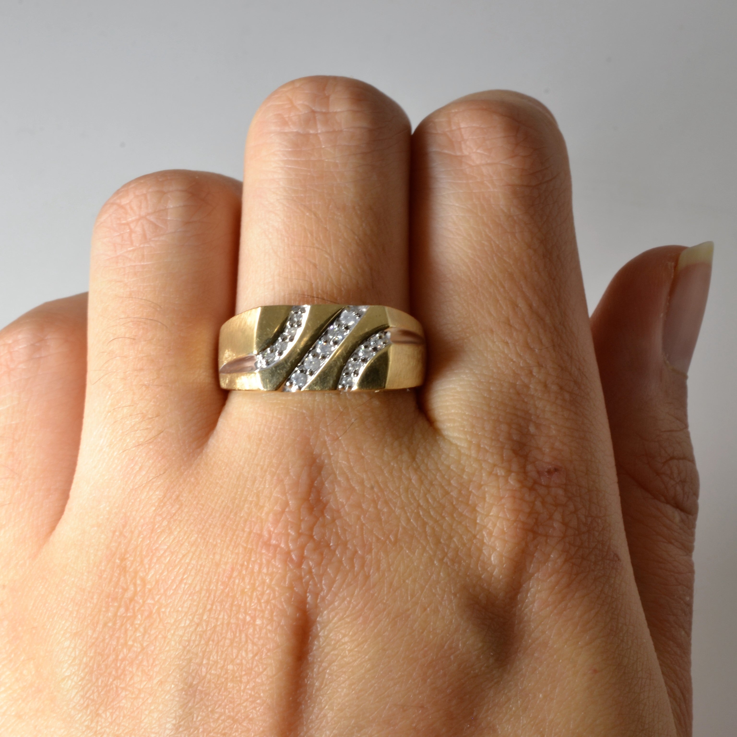 Two Tone Diamond Ring | 0.10ctw | SZ 9 |