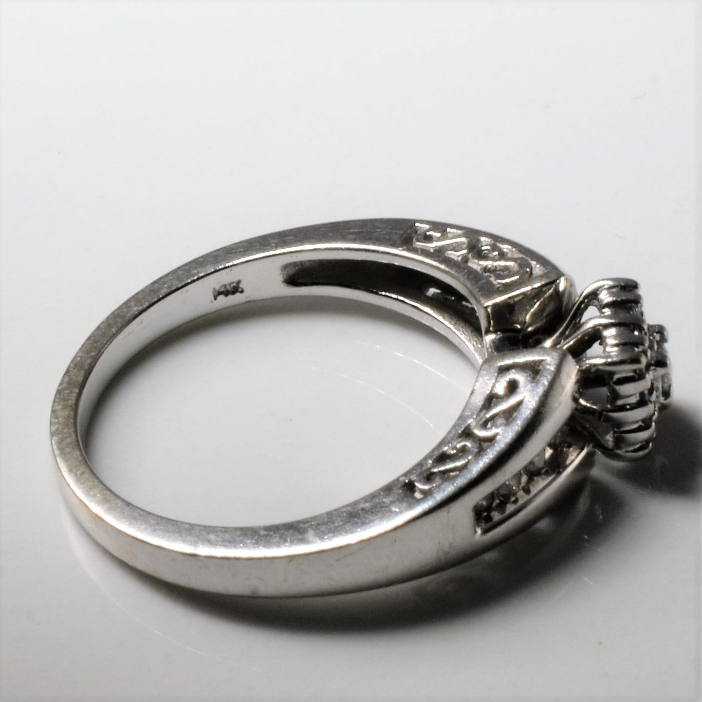 Halo Set Cluster Diamond Ring | 0.18ctw | SZ 6.75 |