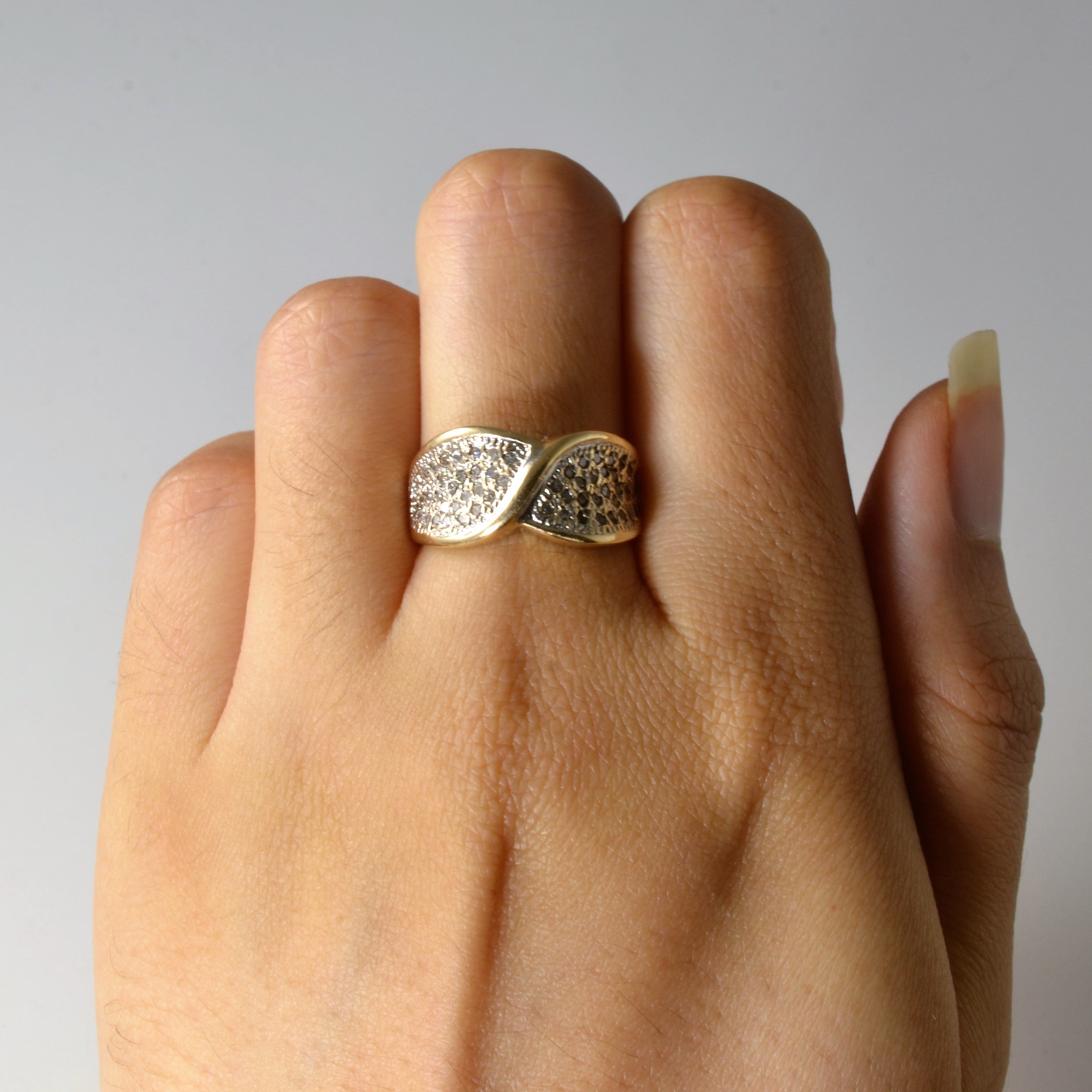 Pave Diamond Twist Band | 0.30ctw | SZ 6.75 |
