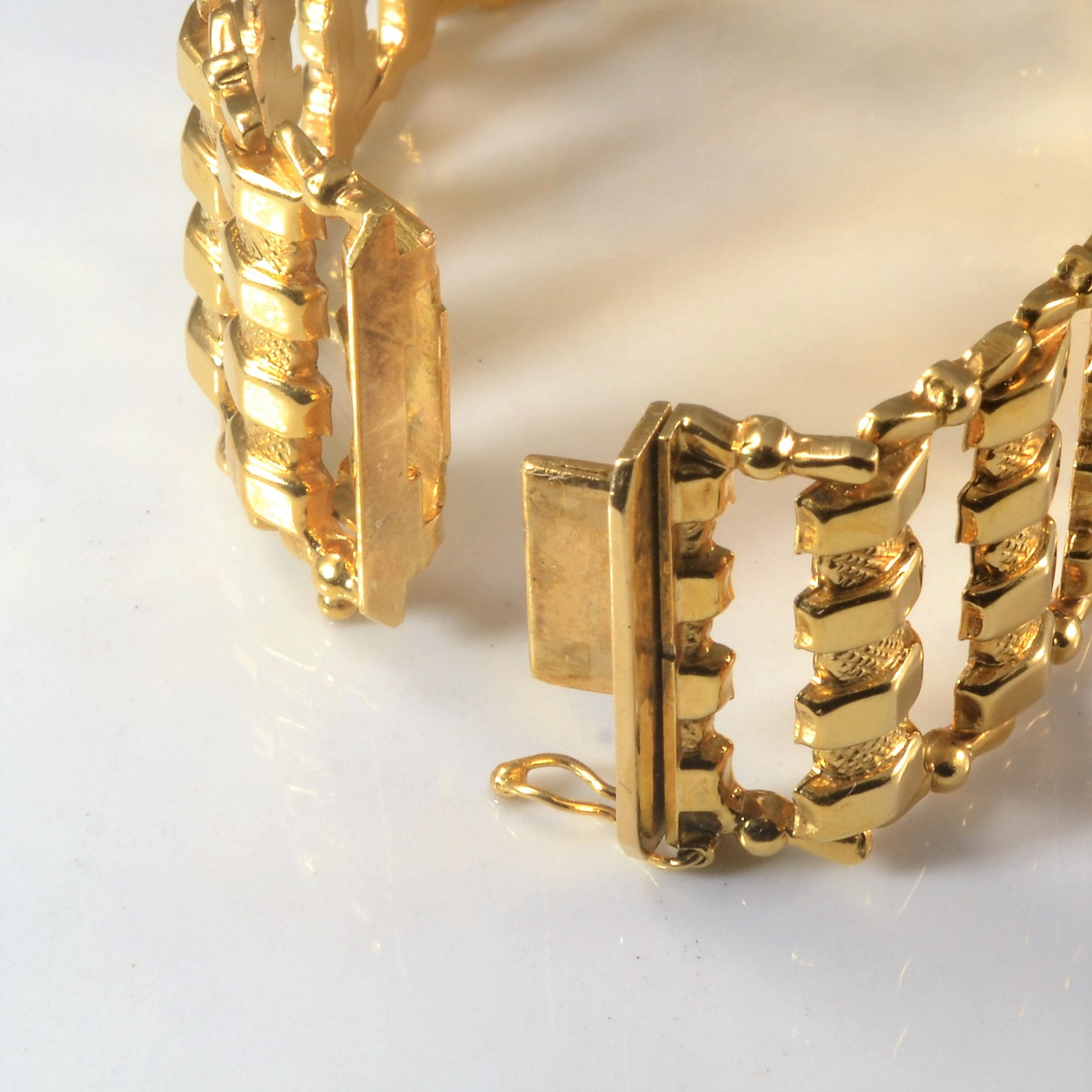 Textured Gold Link Bracelet | 6.5" |