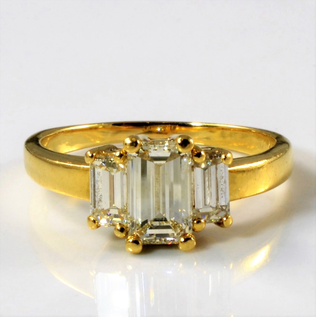 Bague trois diamants taille émeraude | 2,12 ct | Taille 9 |