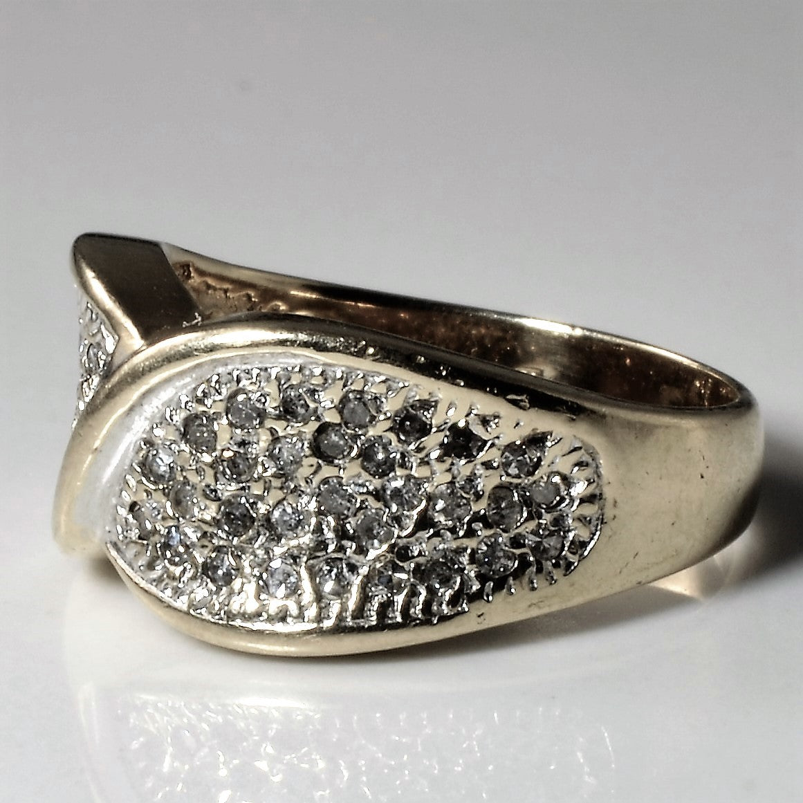 Pave Diamond Twist Band | 0.30ctw | SZ 6.75 |