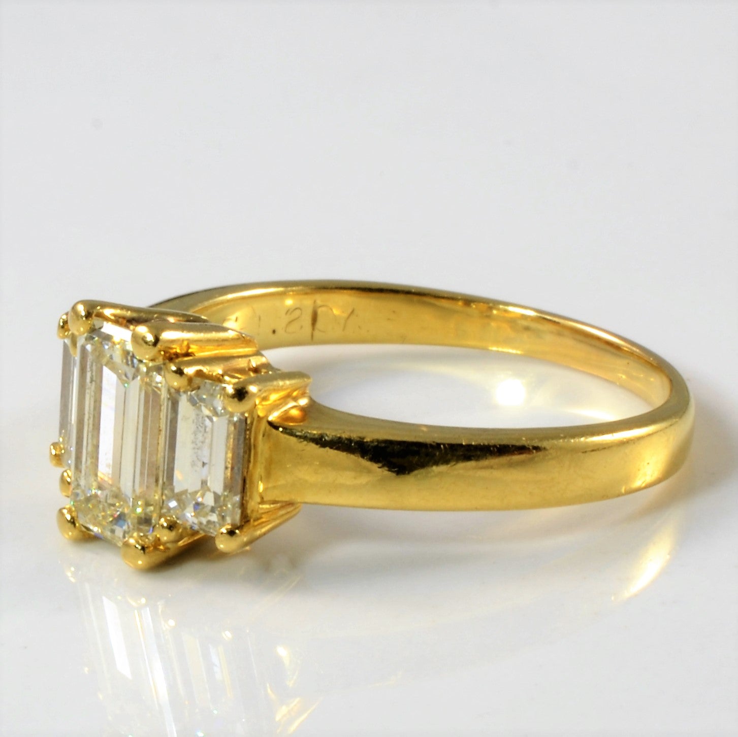 Bague trois diamants taille émeraude | 2,12 ct | Taille 9 |