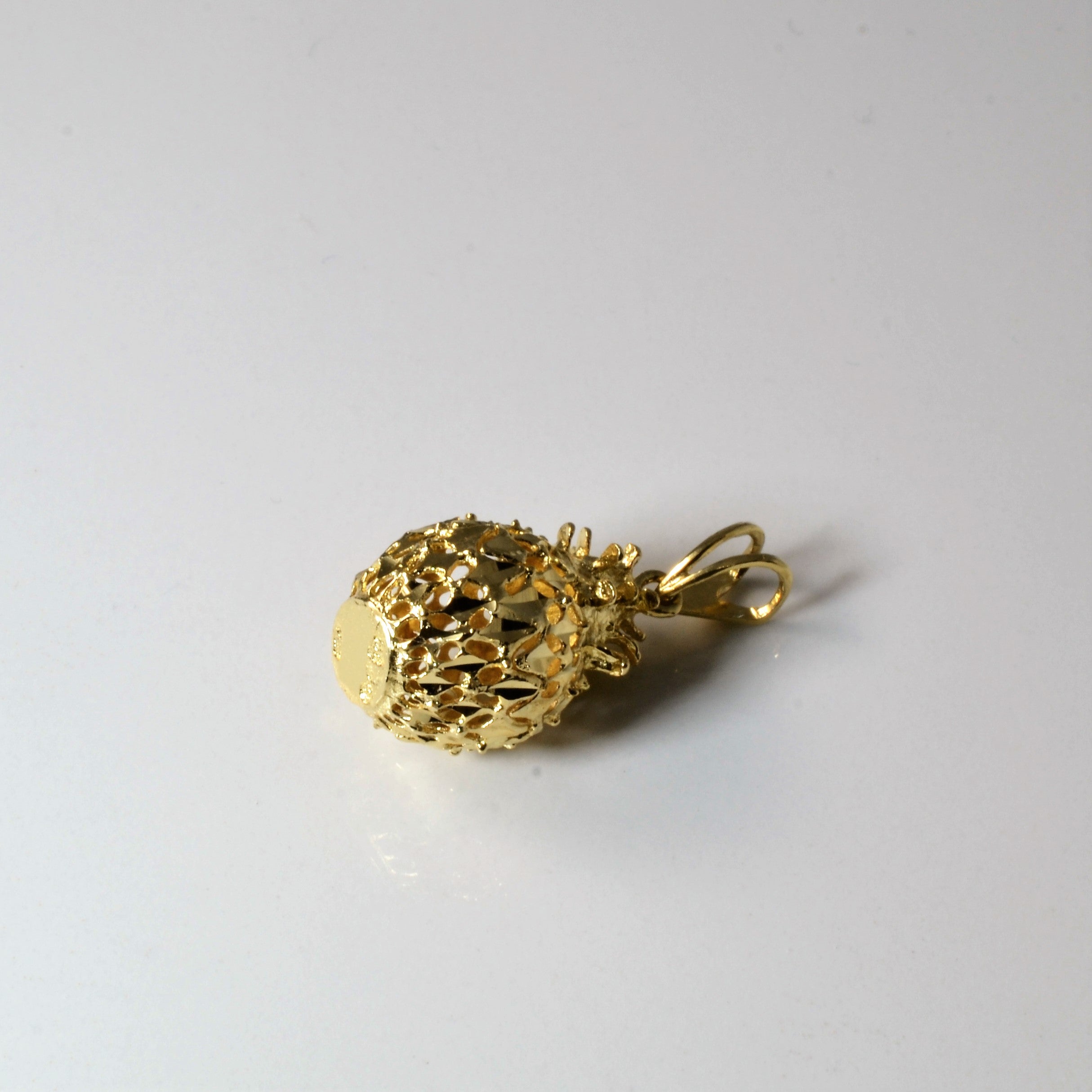 Yellow Gold Pineapple Pendant |