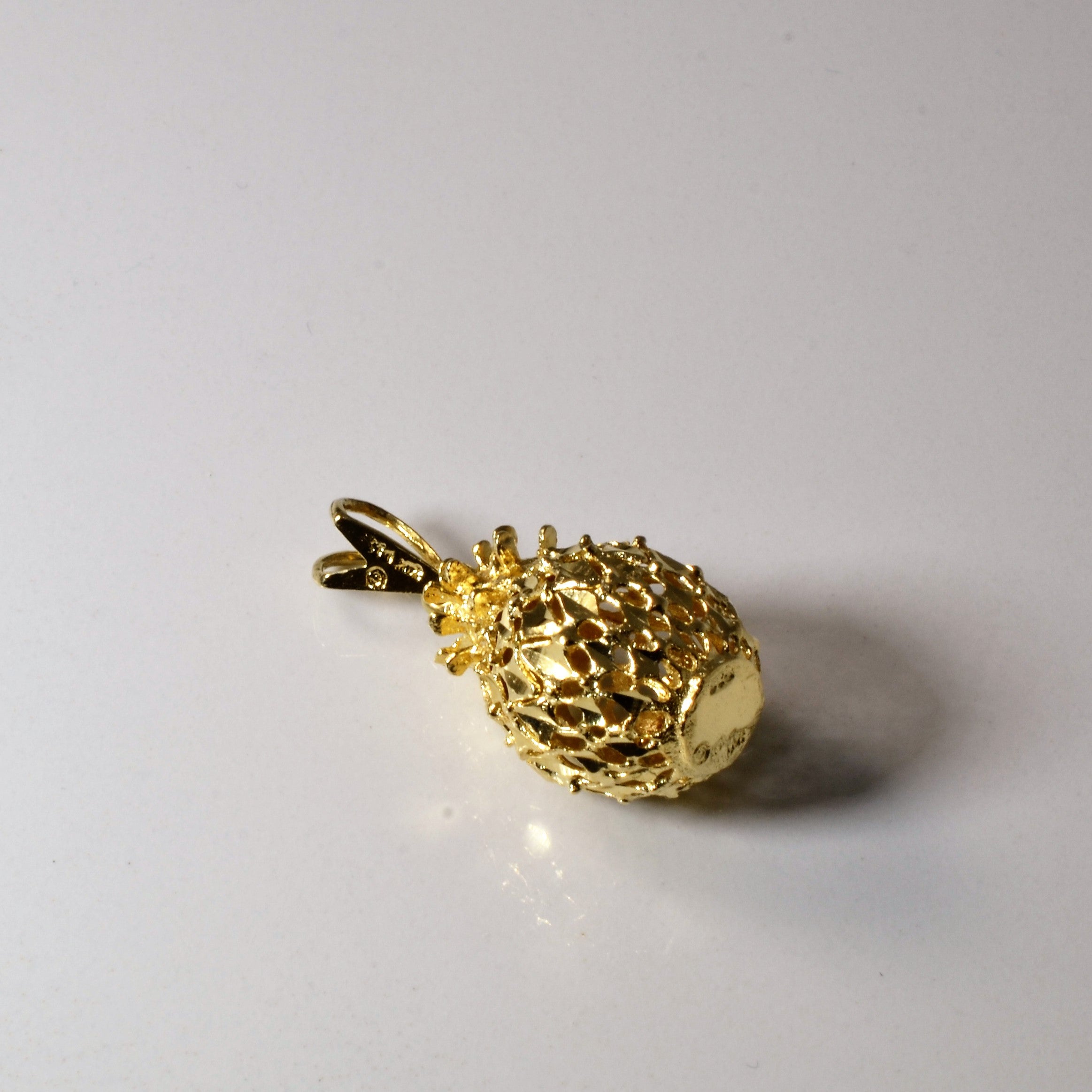 Yellow Gold Pineapple Pendant |