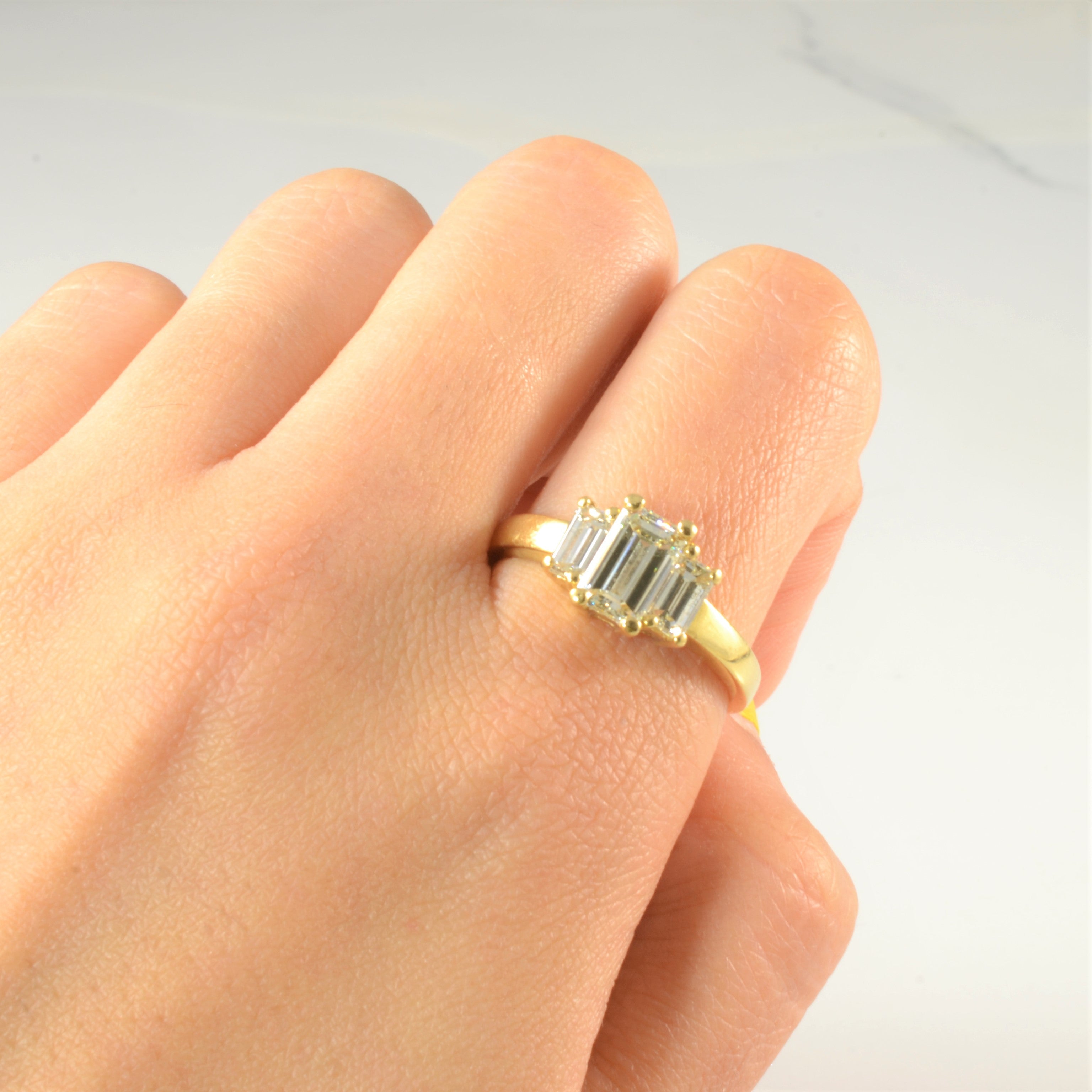 Bague trois diamants taille émeraude | 2,12 ct | Taille 9 |