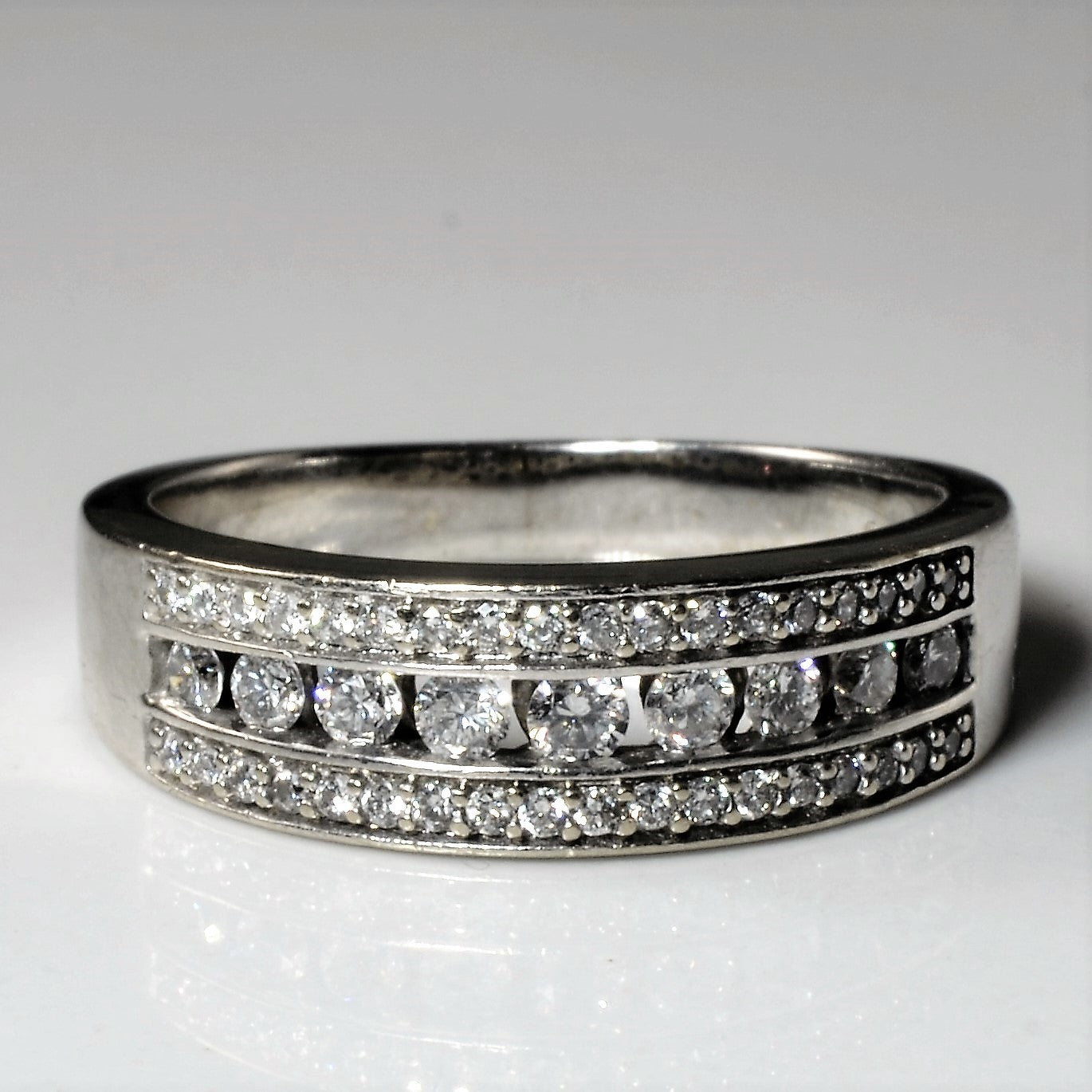 Triple Row Channel Band | 0,54ctw | SZ 8 |