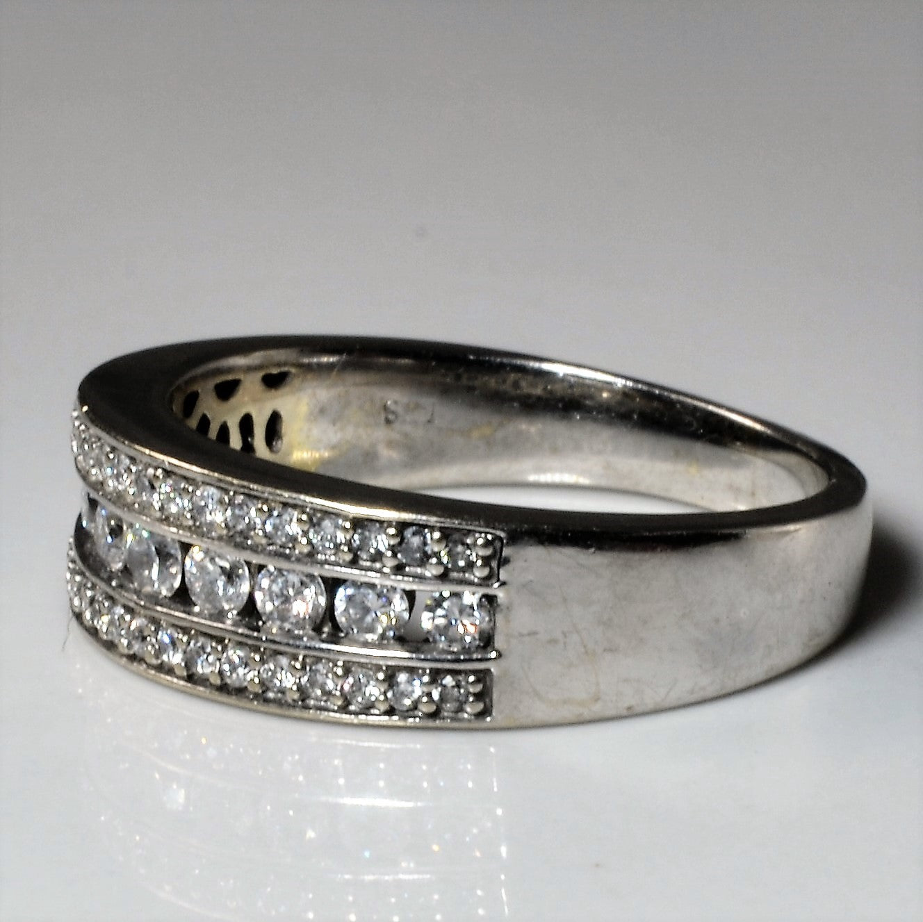 Triple Row Channel Band | 0,54ctw | SZ 8 |