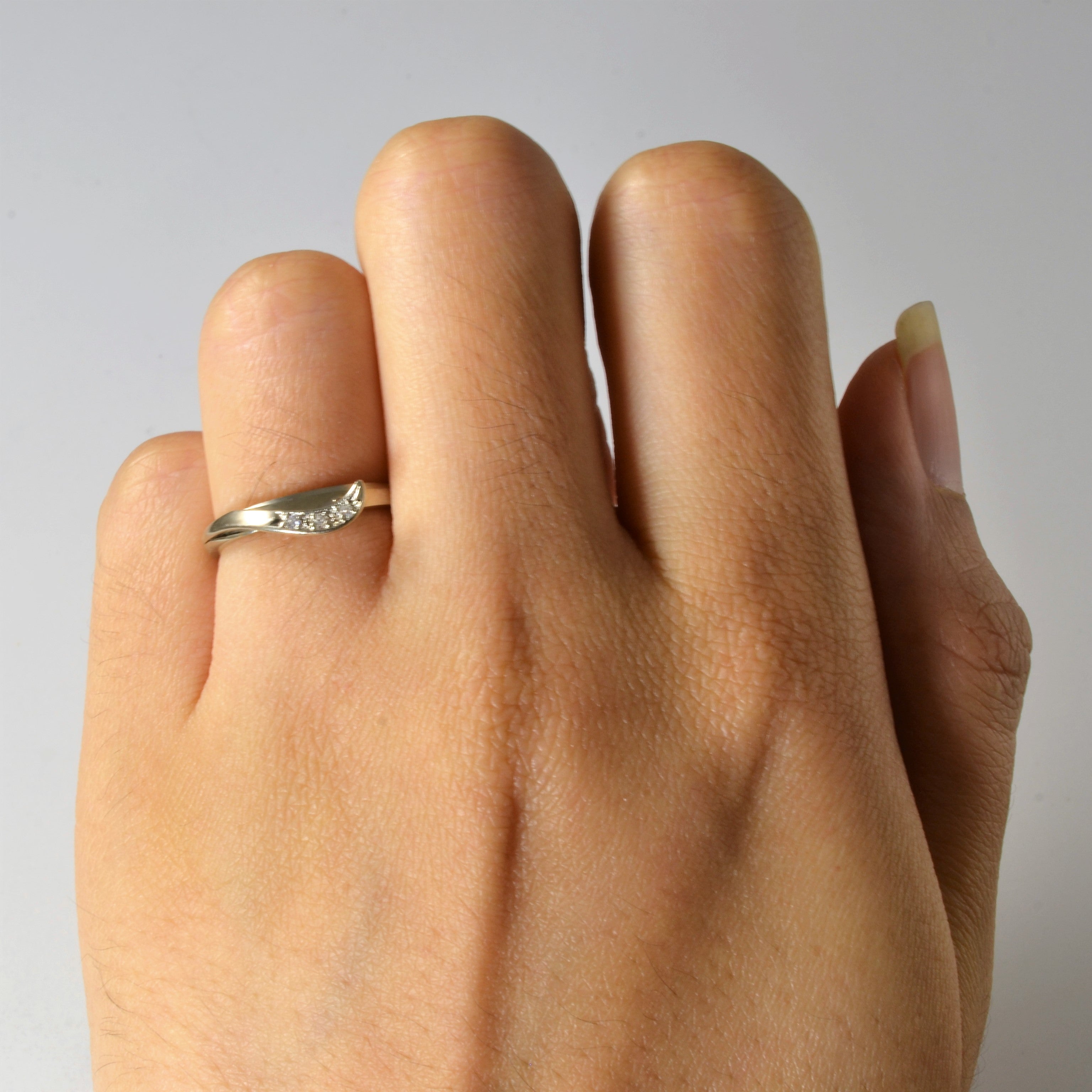 Diamond Swoop Contour Band | 0.025ctw | SZ 4.5 |