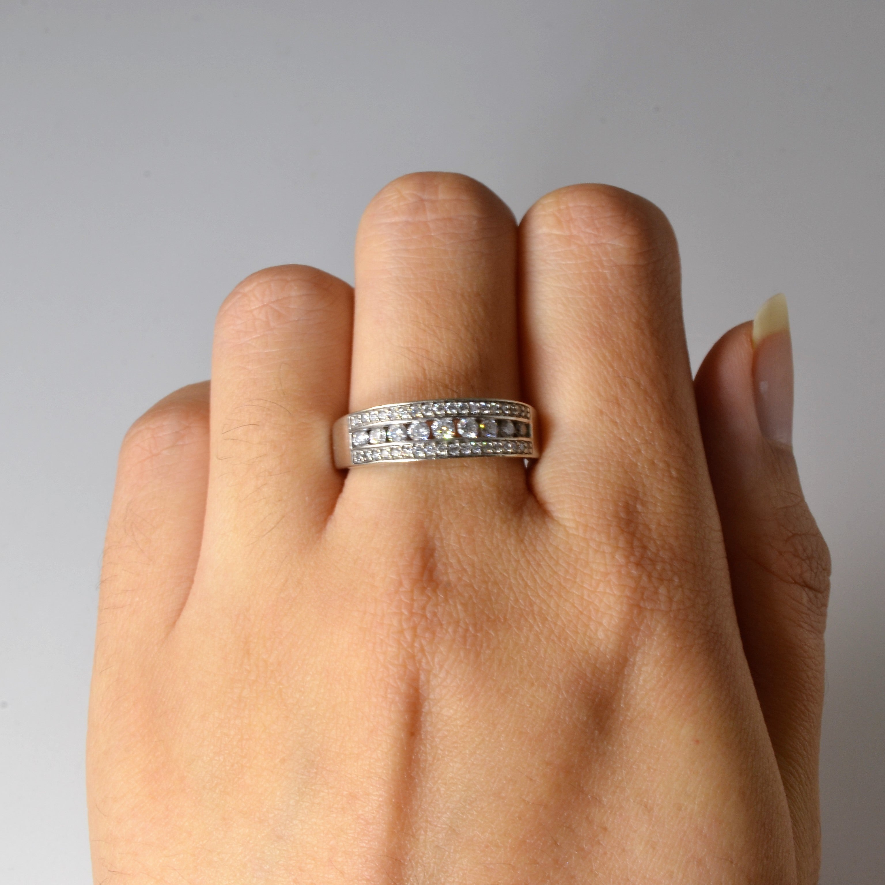Triple Row Channel Band | 0,54ctw | SZ 8 |