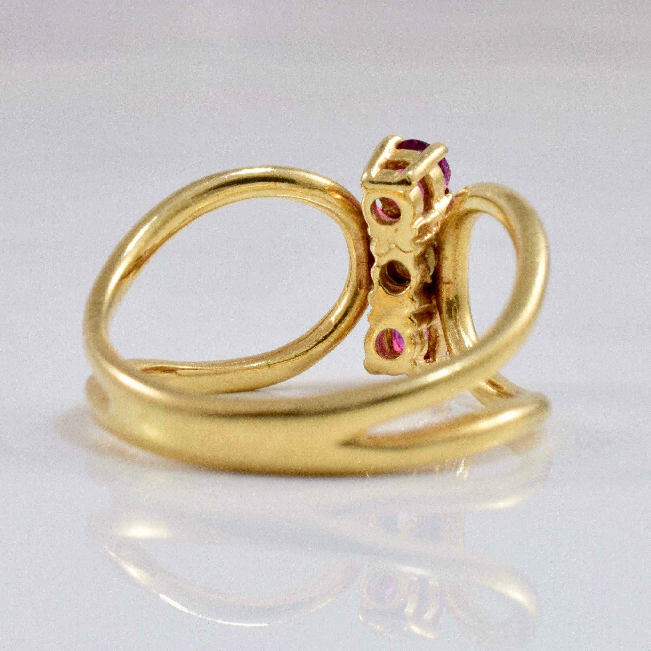 Diamond and Ruby Ring | 0.10 ctw SZ 6.25 |