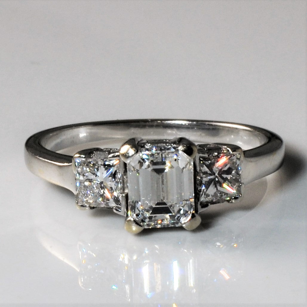 Bague trois pierres : émeraude et diamant canadien taille princesse | 1,35 ct | Taille 6 |