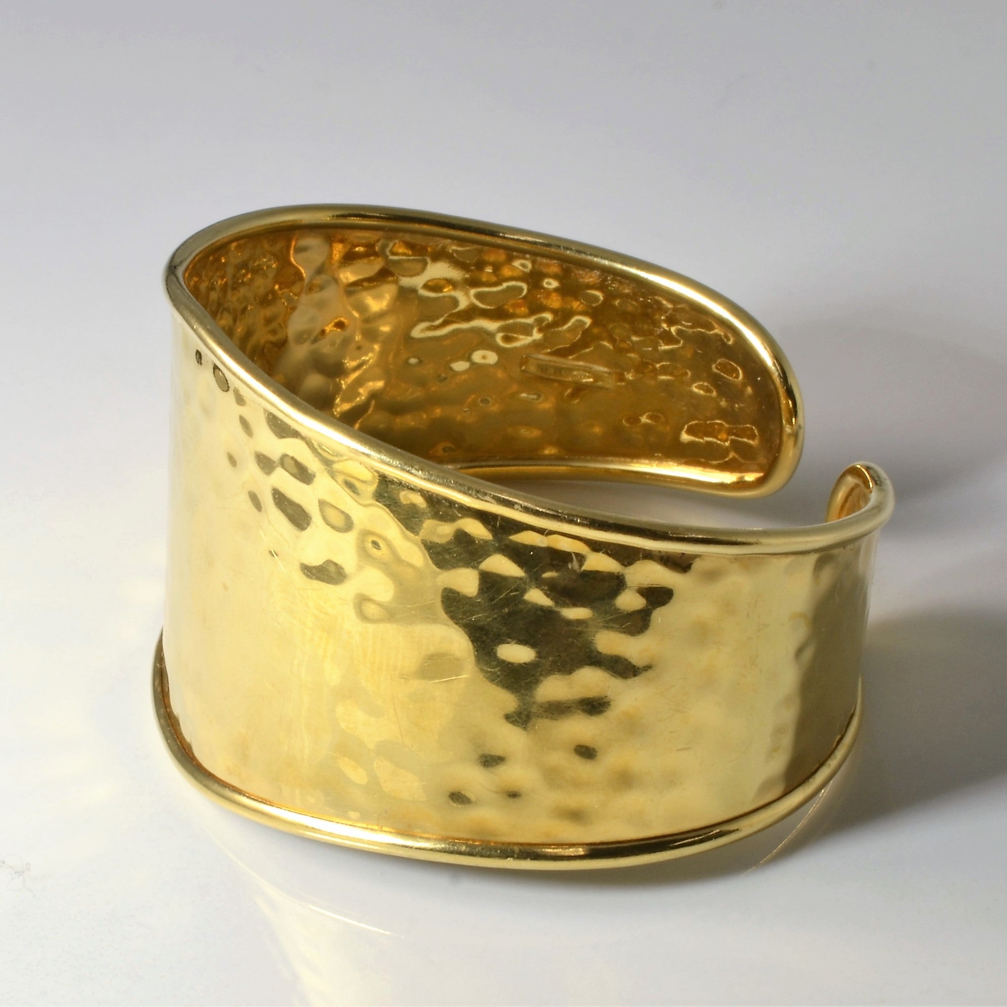 Bracelet manchette italien en or jaune martelé | 15 cm |