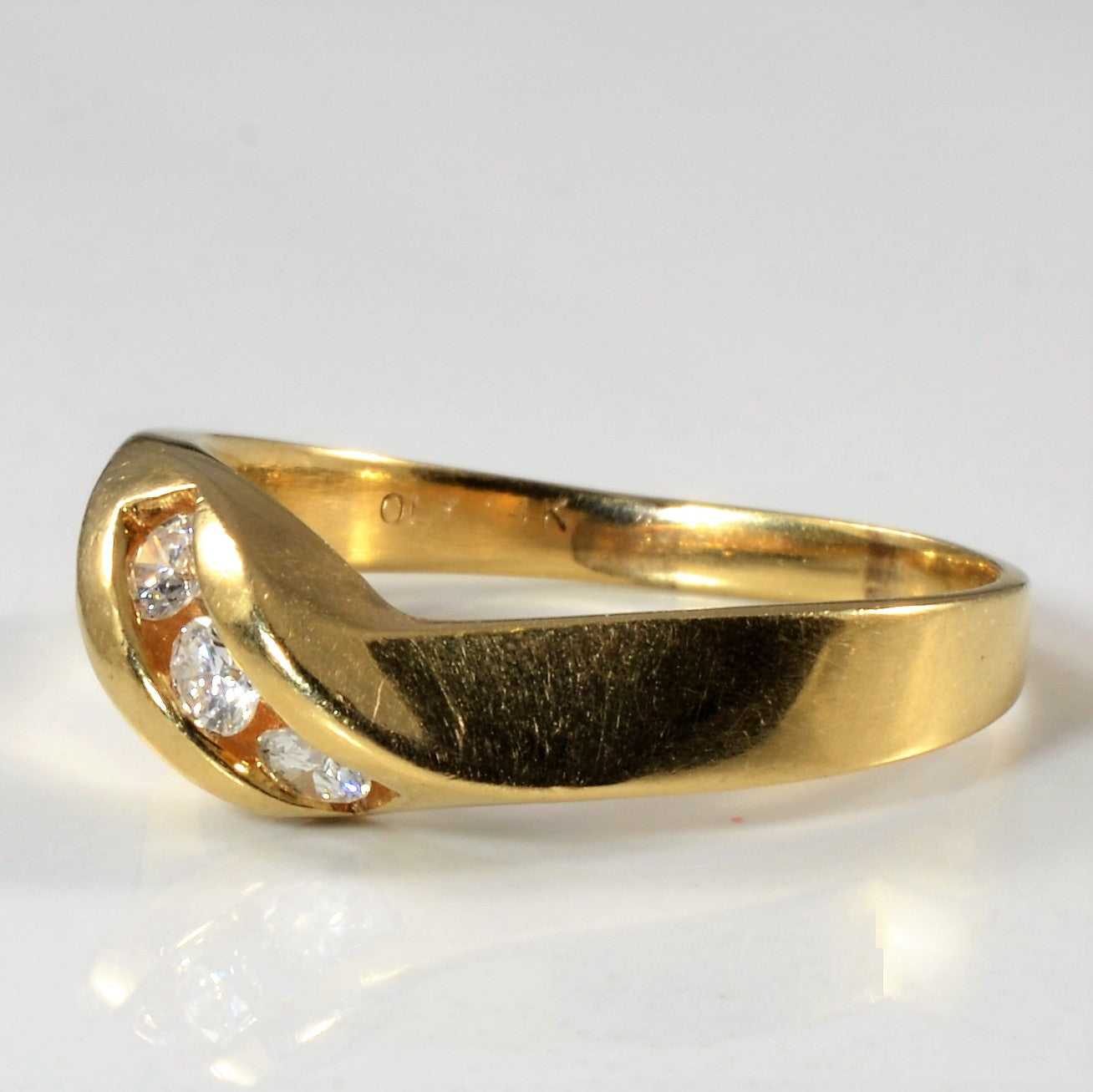 Three Stone Twisted Channel Ring | 0.18ctw | SZ 8.5 |