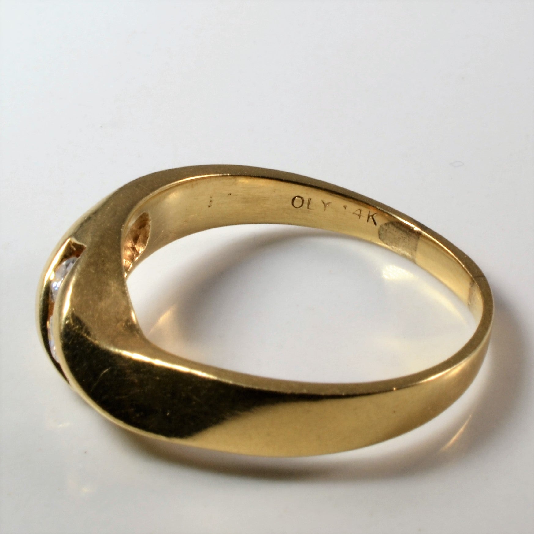 Three Stone Twisted Channel Ring | 0.18ctw | SZ 8.5 |