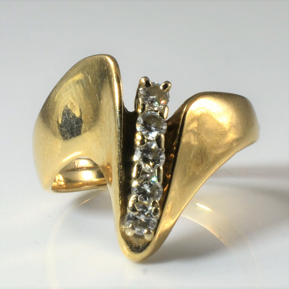 Vertical Diamond Chevron Ring | 0.28ctw | SZ 8 |