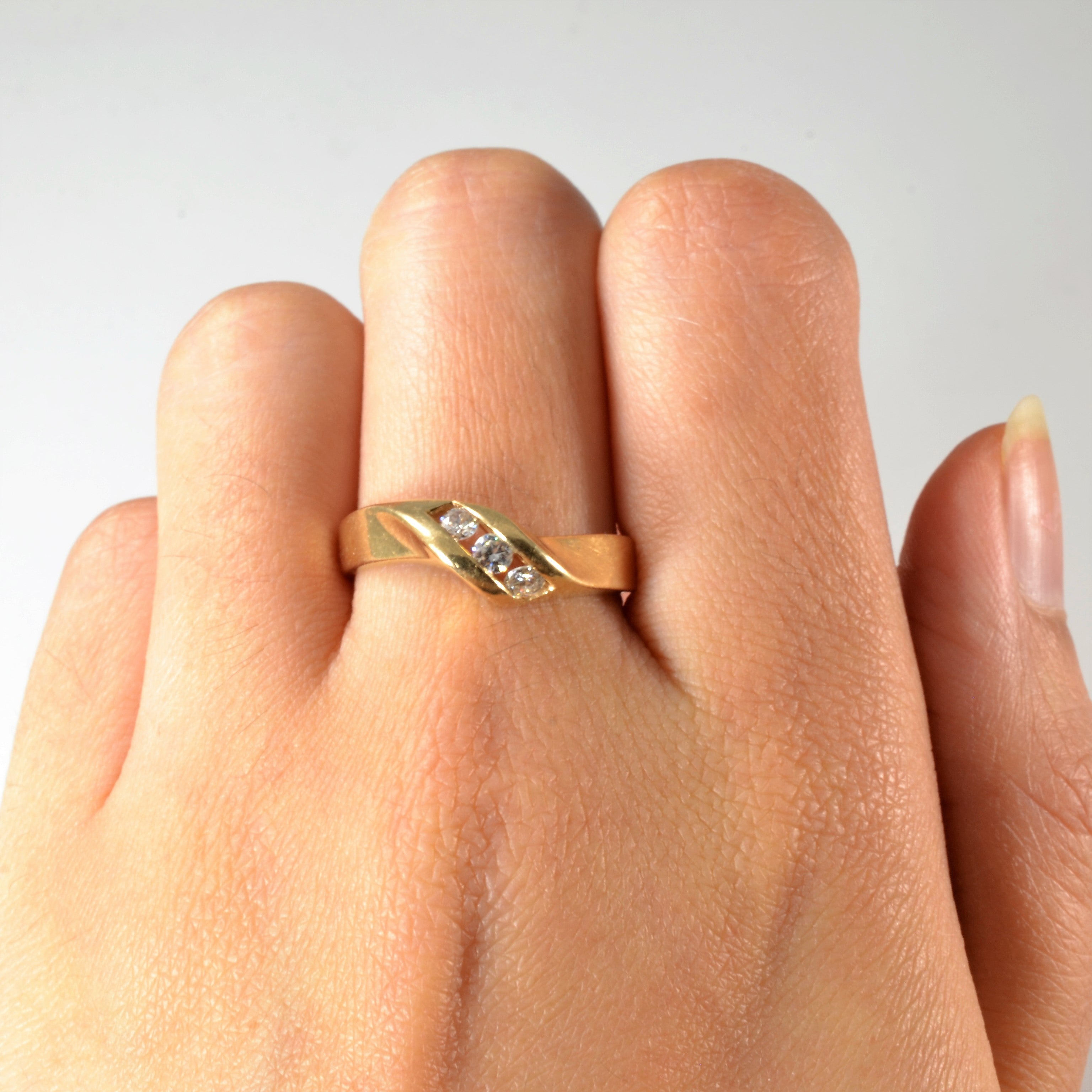 Three Stone Twisted Channel Ring | 0.18ctw | SZ 8.5 |