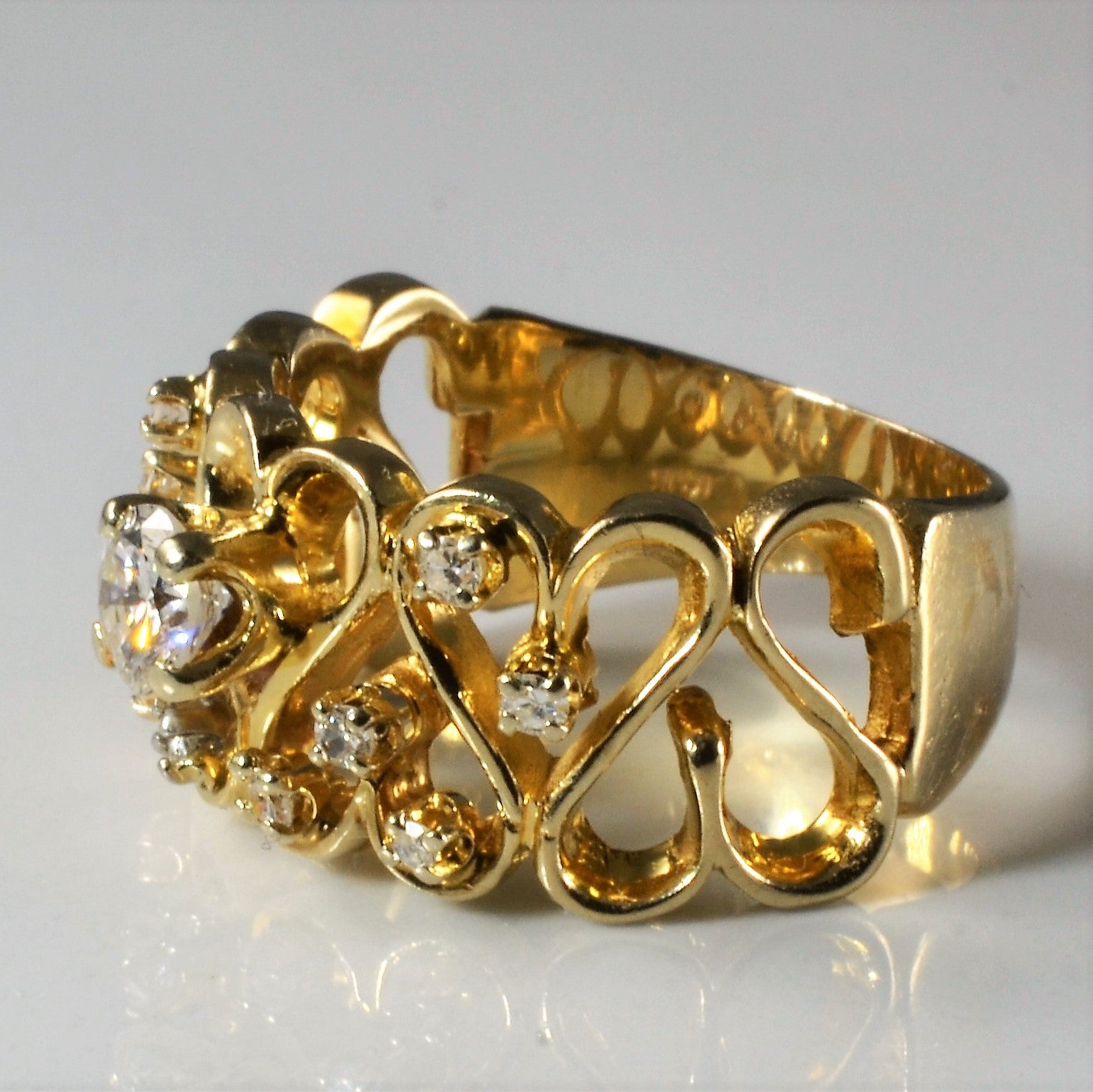 Bague sertie de diamants à griffes et design filigrané | 0,46 ct | Taille 6,25 |