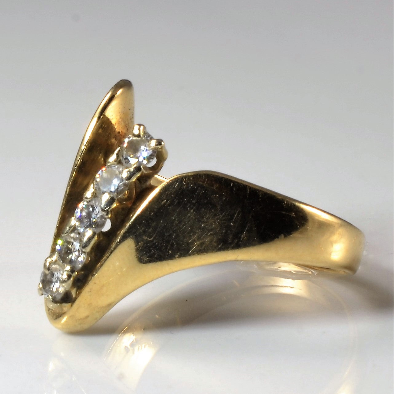 Vertical Diamond Chevron Ring | 0.28ctw | SZ 8 |