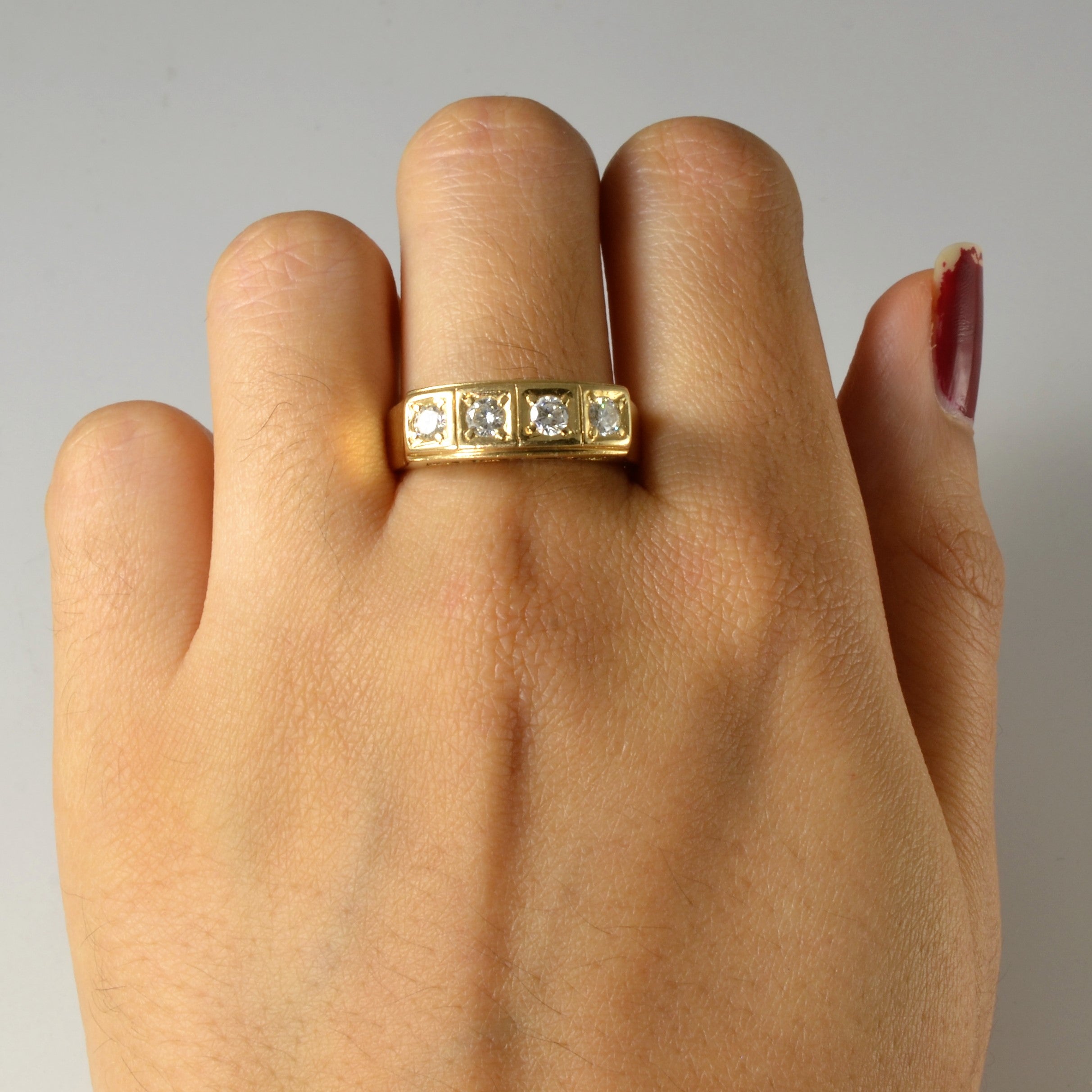 Bague à quatre diamants | 0,56 ct au total | Taille 8,75 |