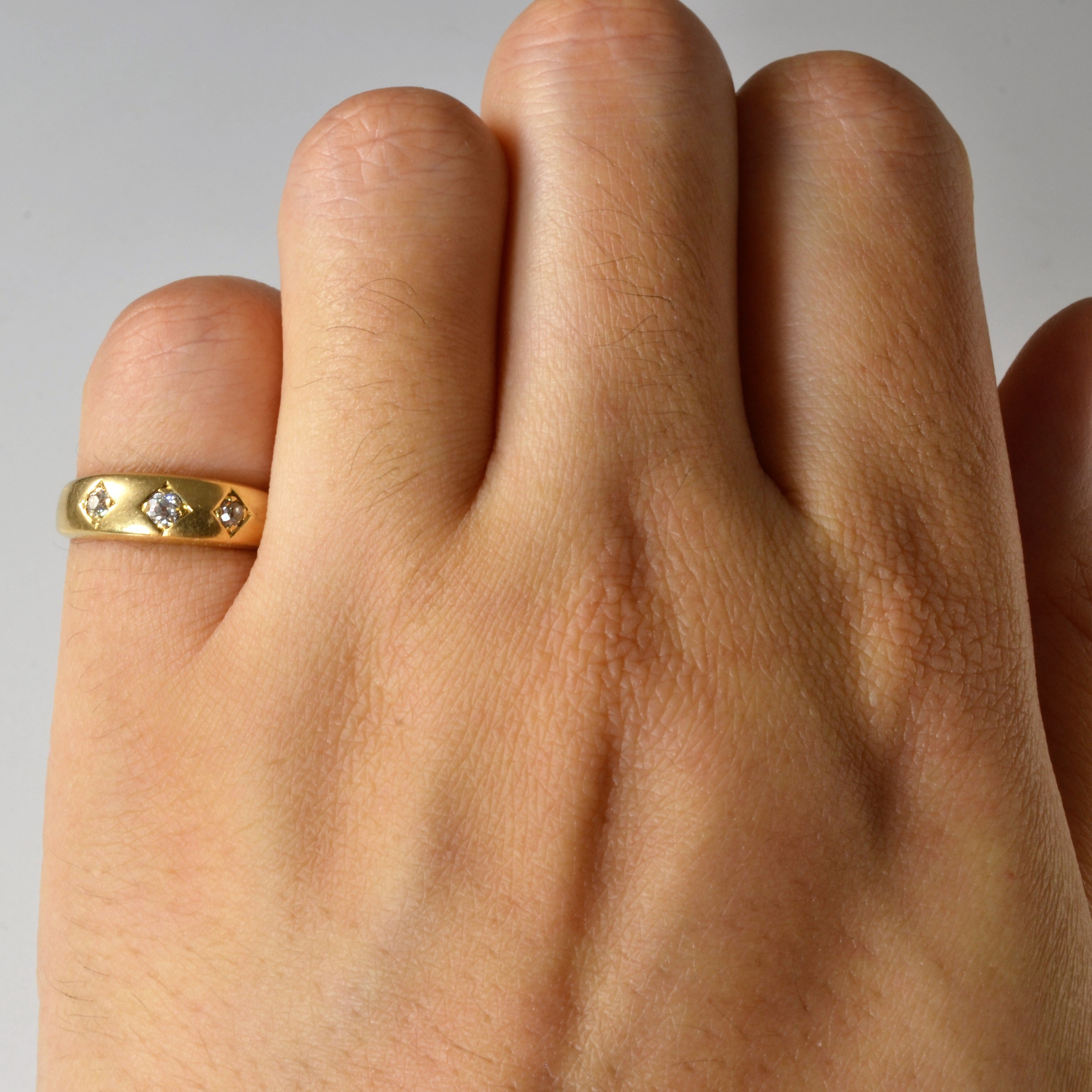Bague en diamant taille ancienne, poinçonnée à Londres en 1847, sertie de trois diamants | 0,16 ct | Taille 4,25 |