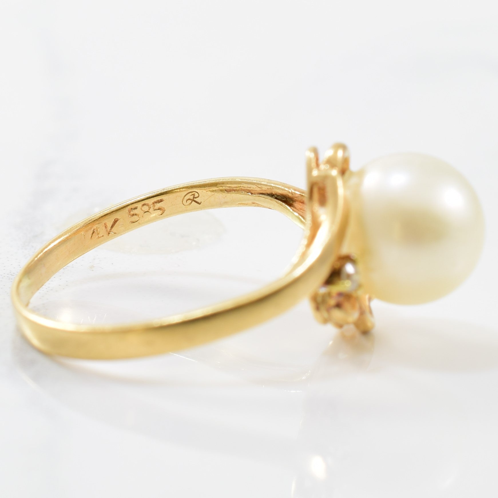 Pearl & Diamond Bypass Ring | 0.03ctw, 4.00ct | SZ 6 |