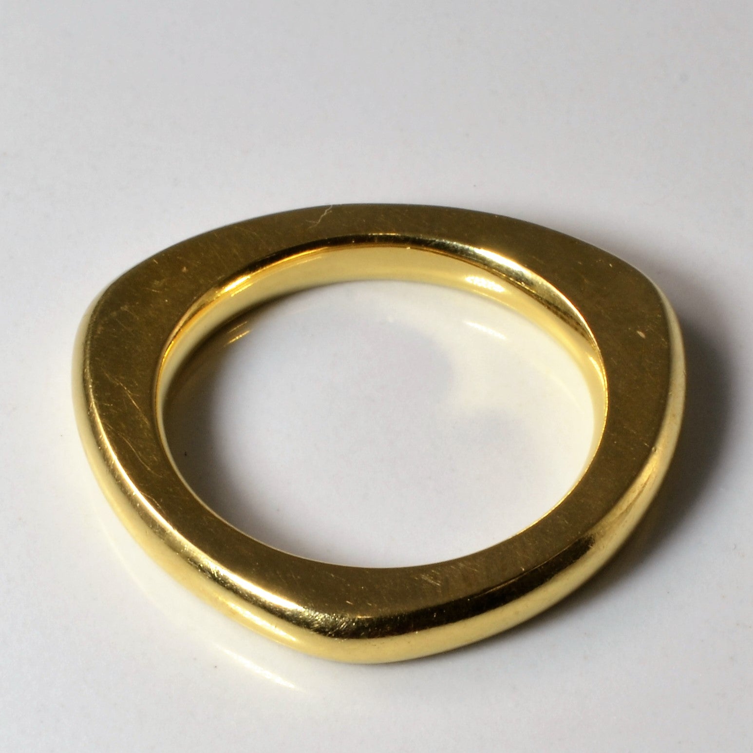 Bague triangulaire en or jaune | Taille 6,75 |