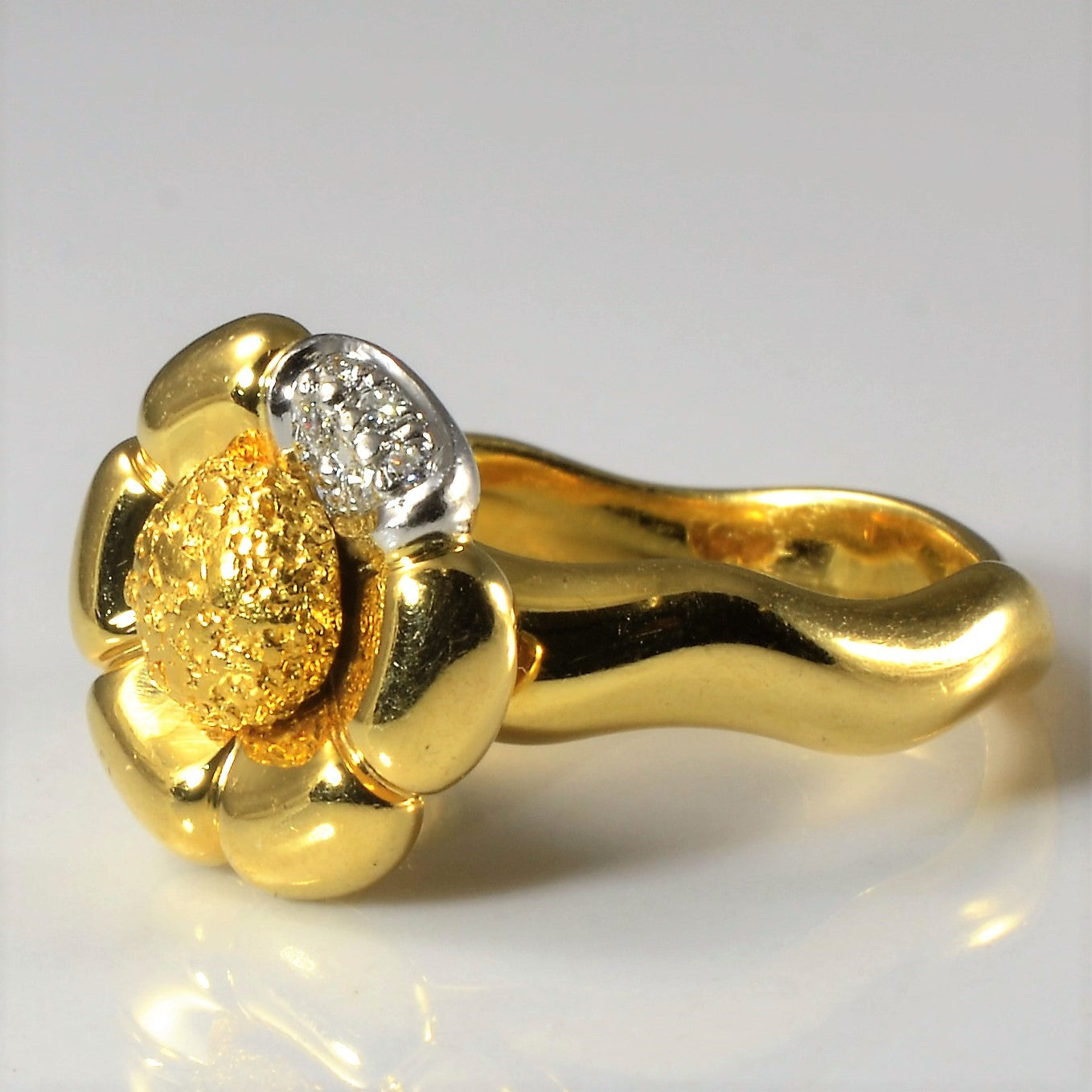 Pave Accented Flower Ring | 0.06ctw | SZ 6.75 |