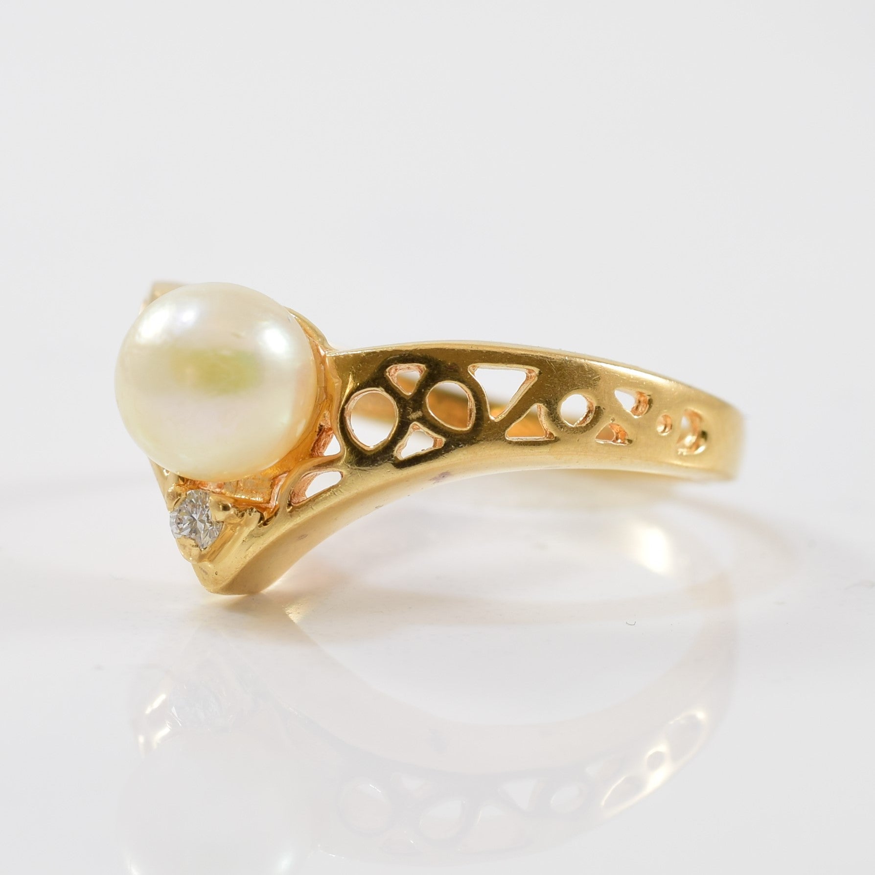 Diamond & Pearl Chevron Ring | 0.02ct, 1.50ct | SZ 6 |