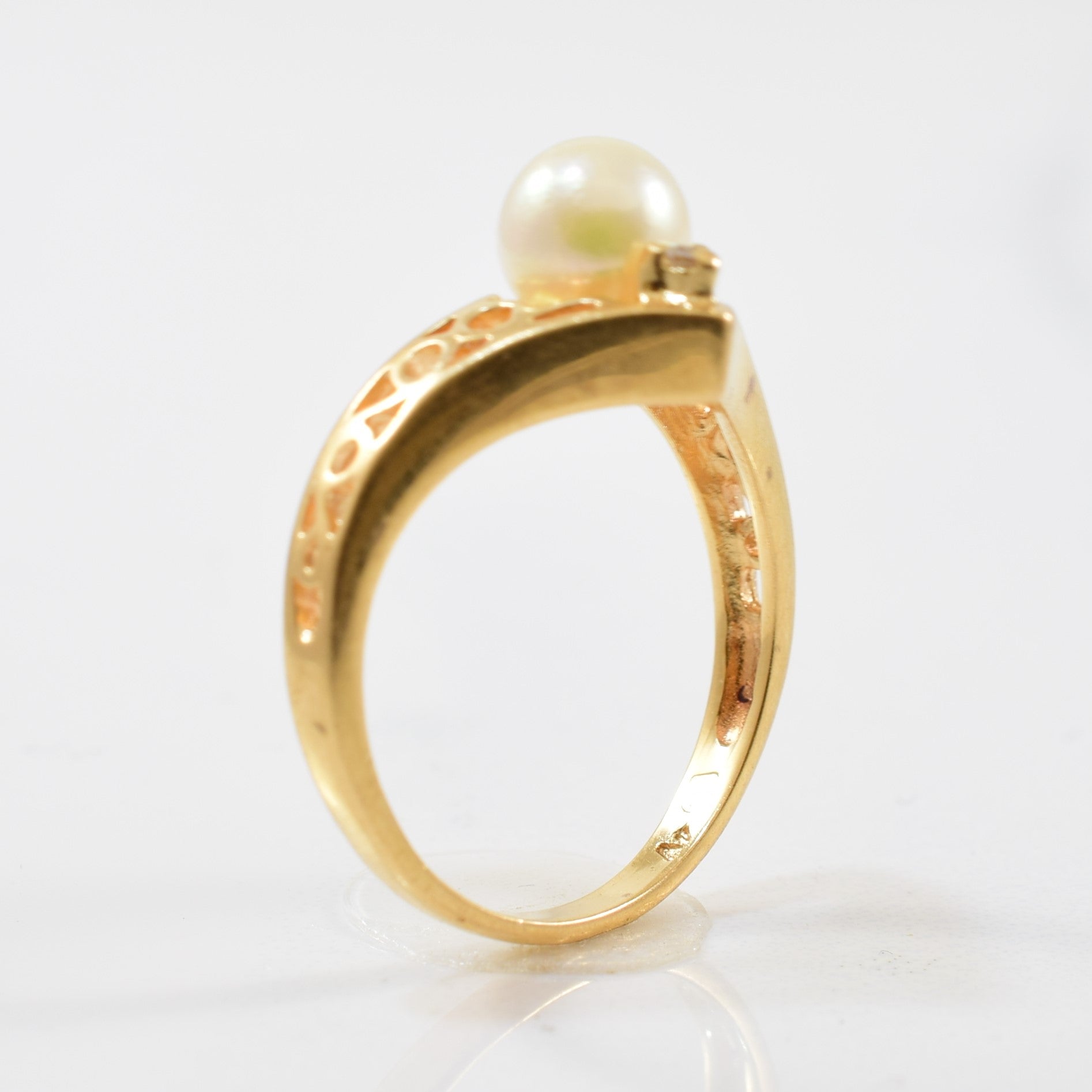 Diamond & Pearl Chevron Ring | 0.02ct, 1.50ct | SZ 6 |