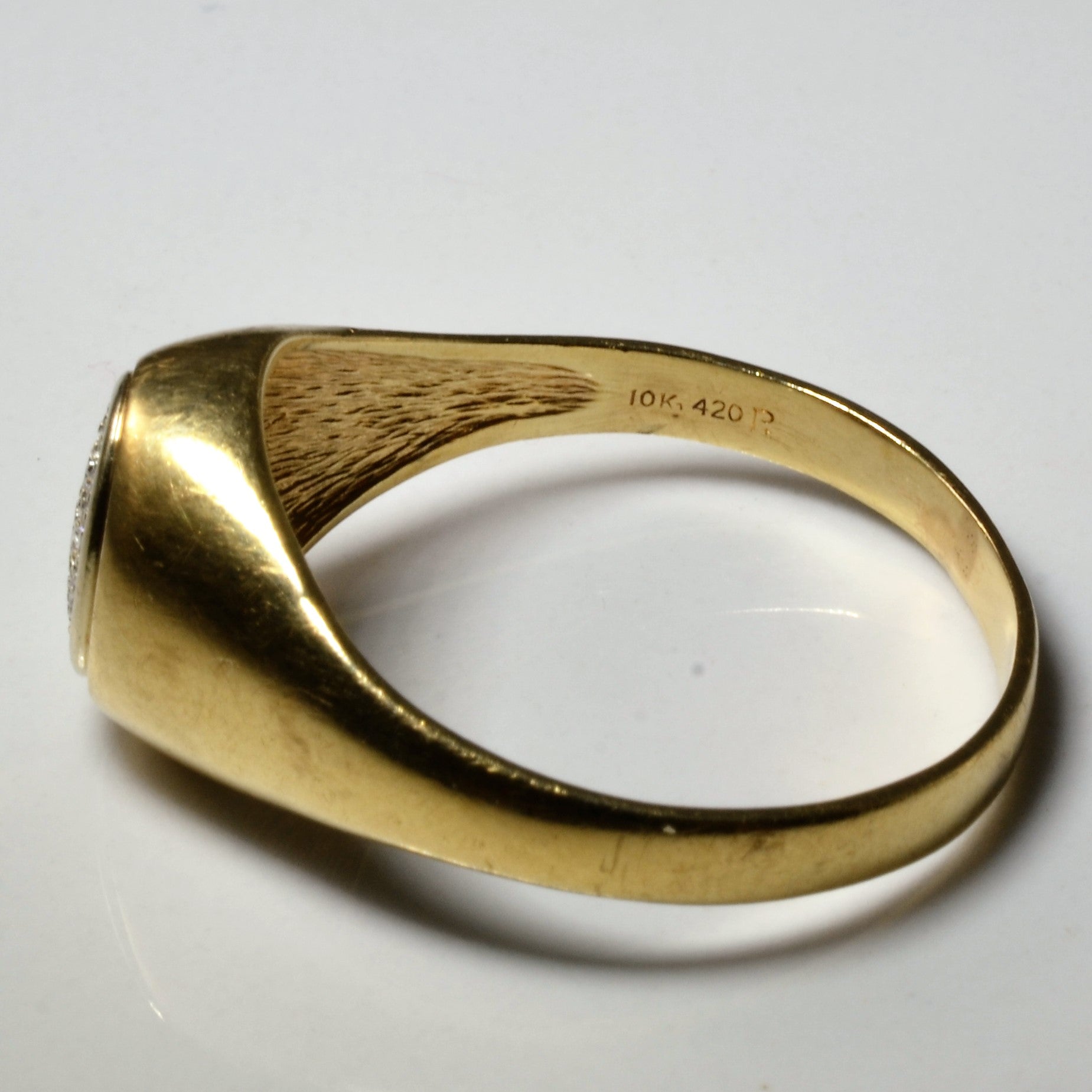 Bague ovale pavée en forme de dôme | 0,07 ct | Taille 13,75 |