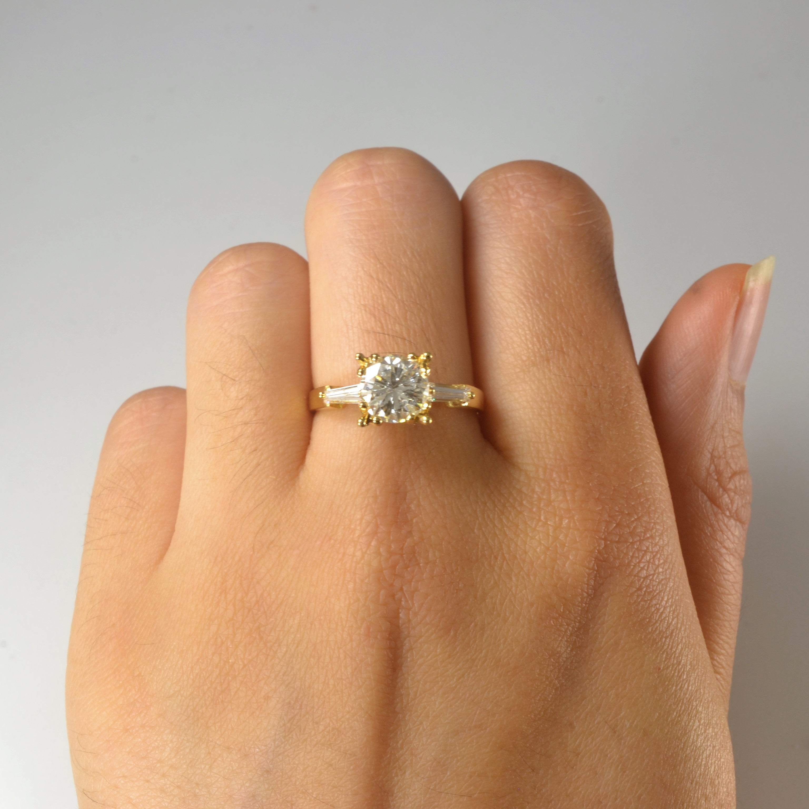 Bague de fiançailles avec pierre latérale baguette | 1,70 ct | Taille 8,25 |