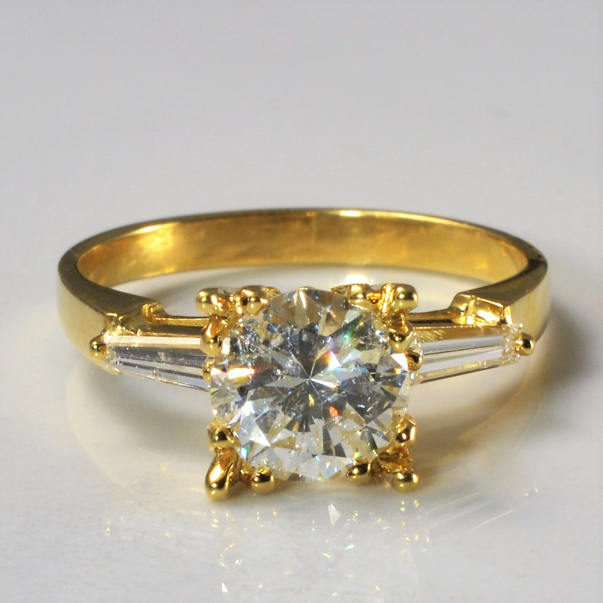 Bague de fiançailles avec pierre latérale baguette | 1,70 ct | Taille 8,25 |