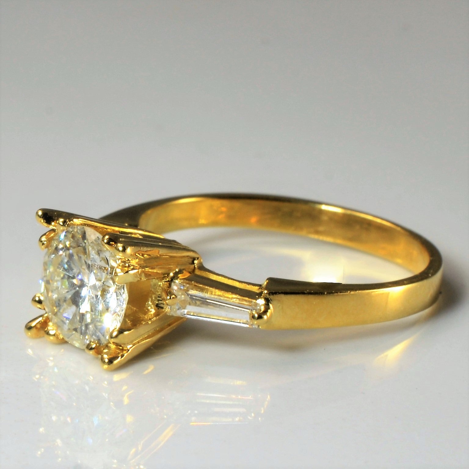 Bague de fiançailles avec pierre latérale baguette | 1,70 ct | Taille 8,25 |