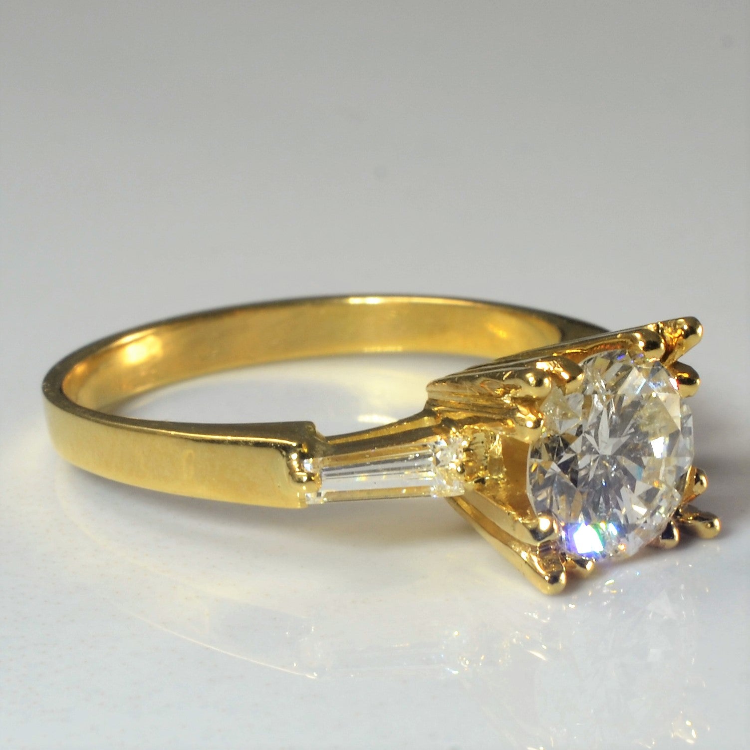 Bague de fiançailles avec pierre latérale baguette | 1,70 ct | Taille 8,25 |