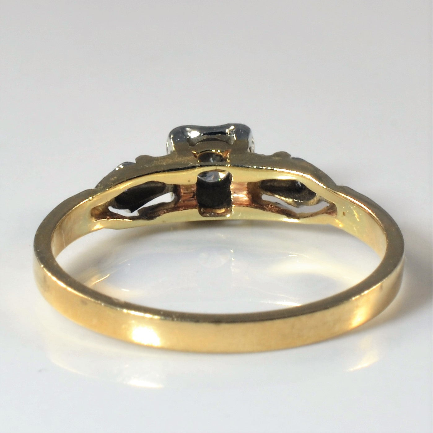 Retro Three Stone Diamond Ring | 0.15ctw | SZ 6 |