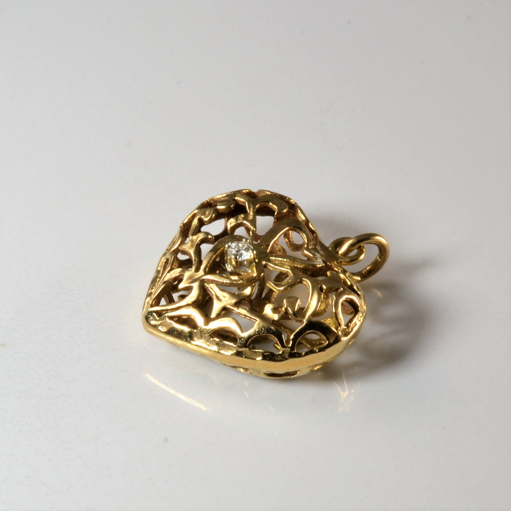 Pendentif cœur bombé en filigrane et diamants | 0,05 ct |