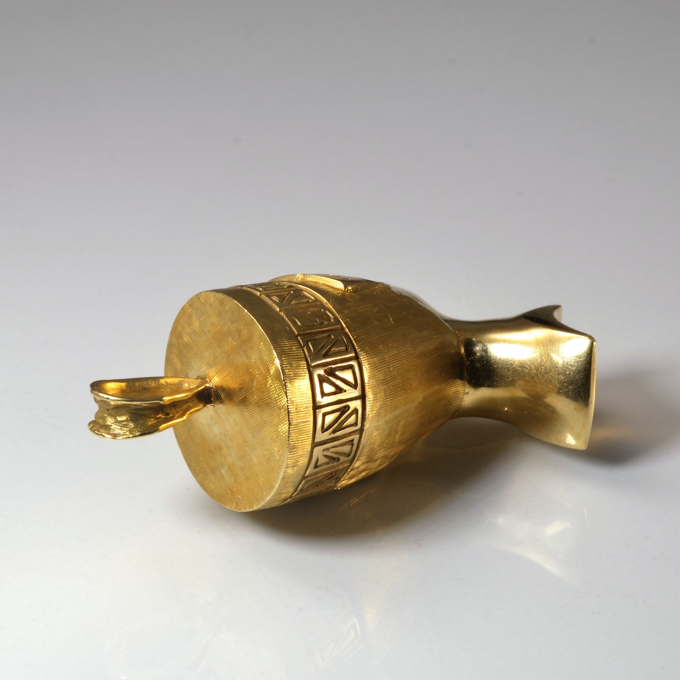 Pendentif Néfertiti aux yeux de diamant |