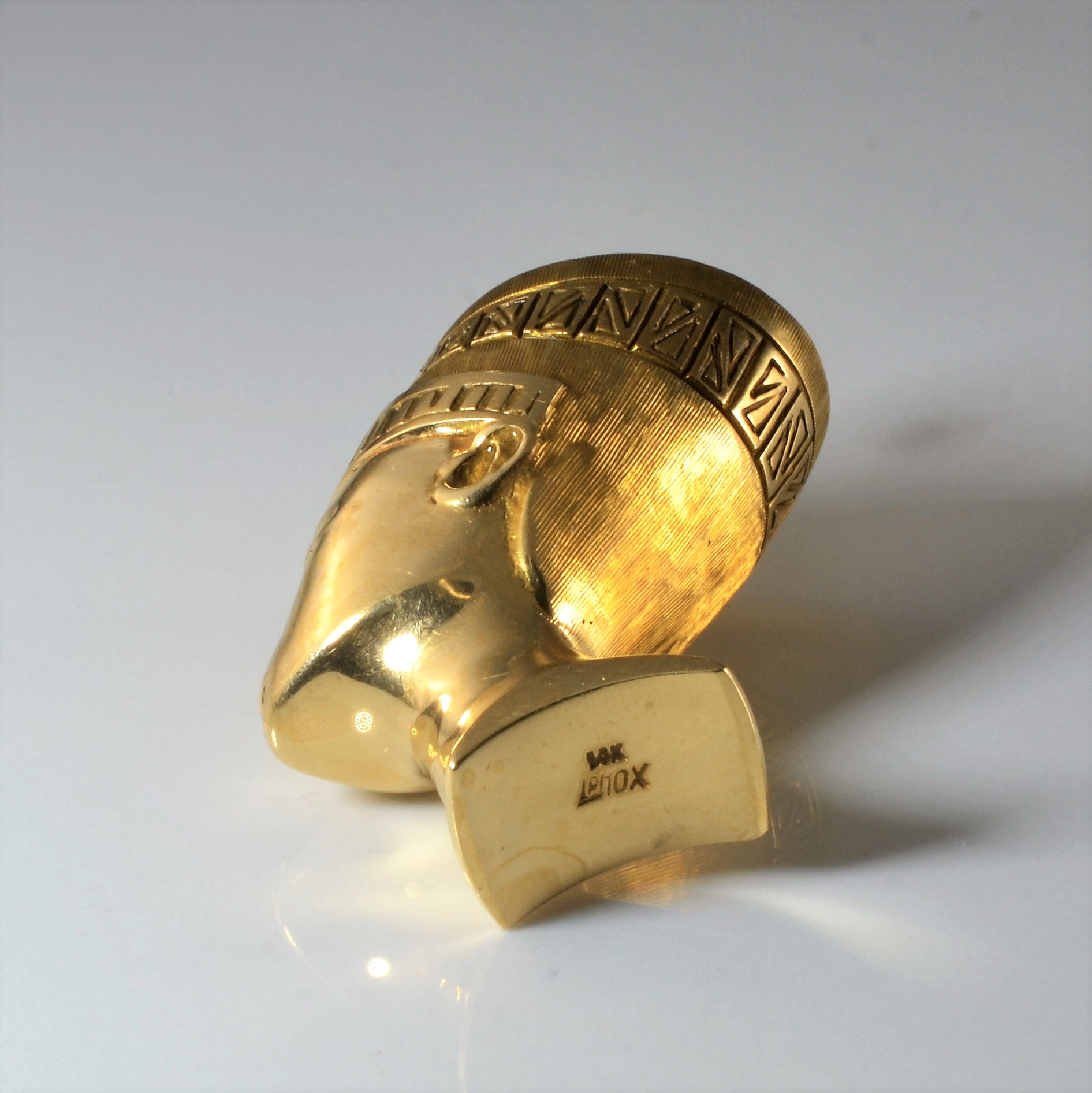Pendentif Néfertiti aux yeux de diamant |
