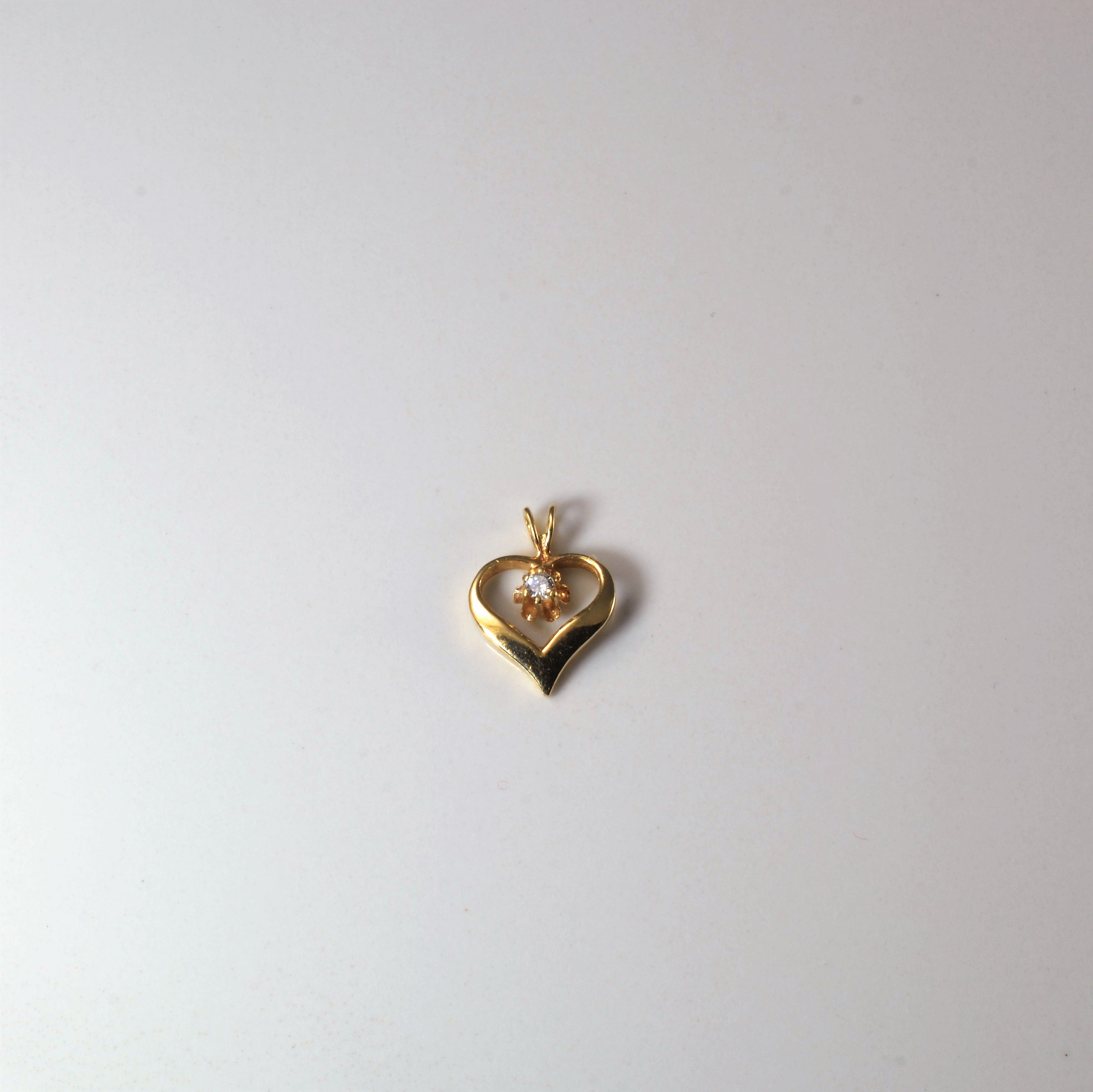 Pendentif solitaire en forme de cœur avec diamant | 0,05 ct |