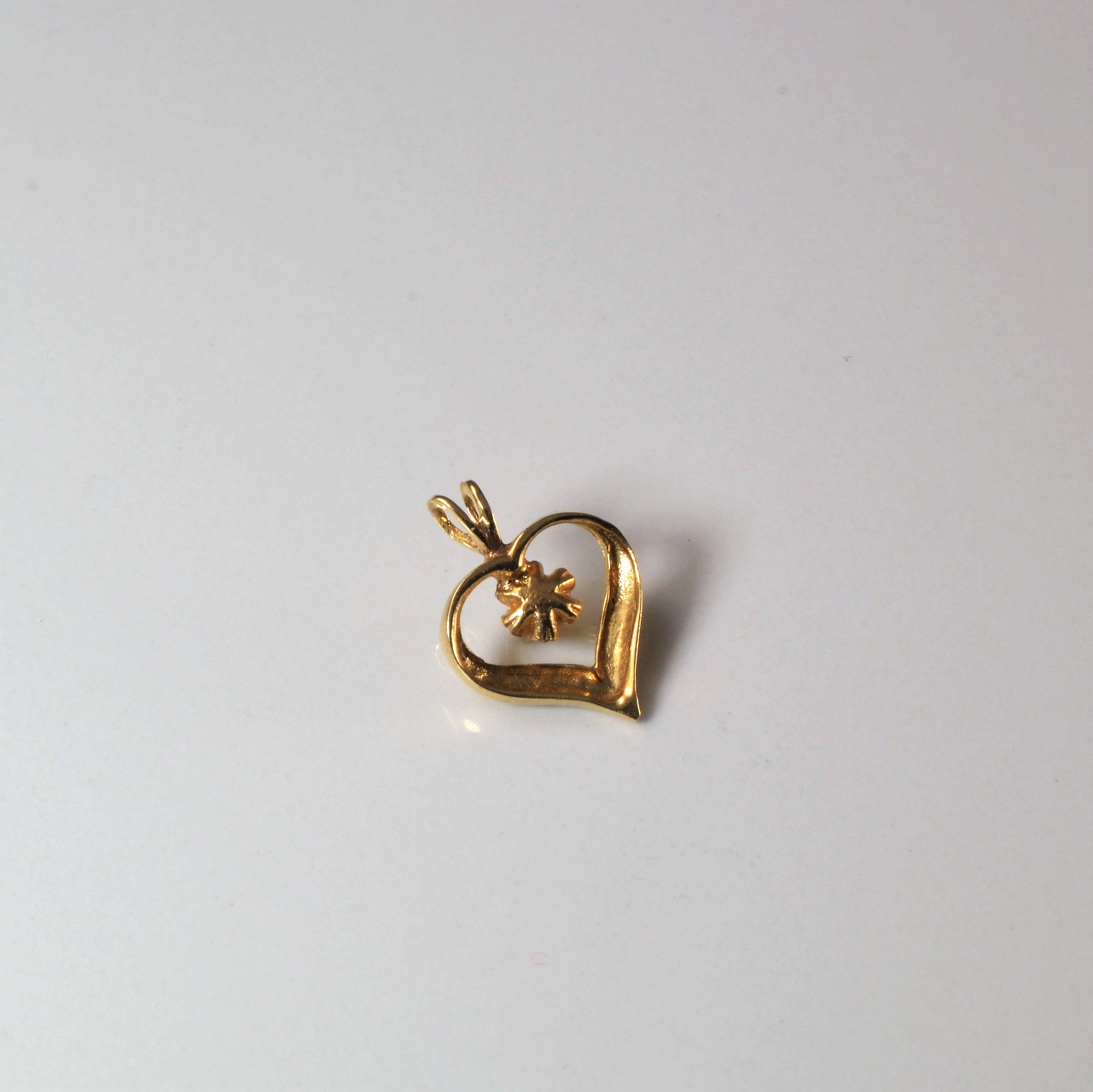Pendentif solitaire en forme de cœur avec diamant | 0,05 ct |