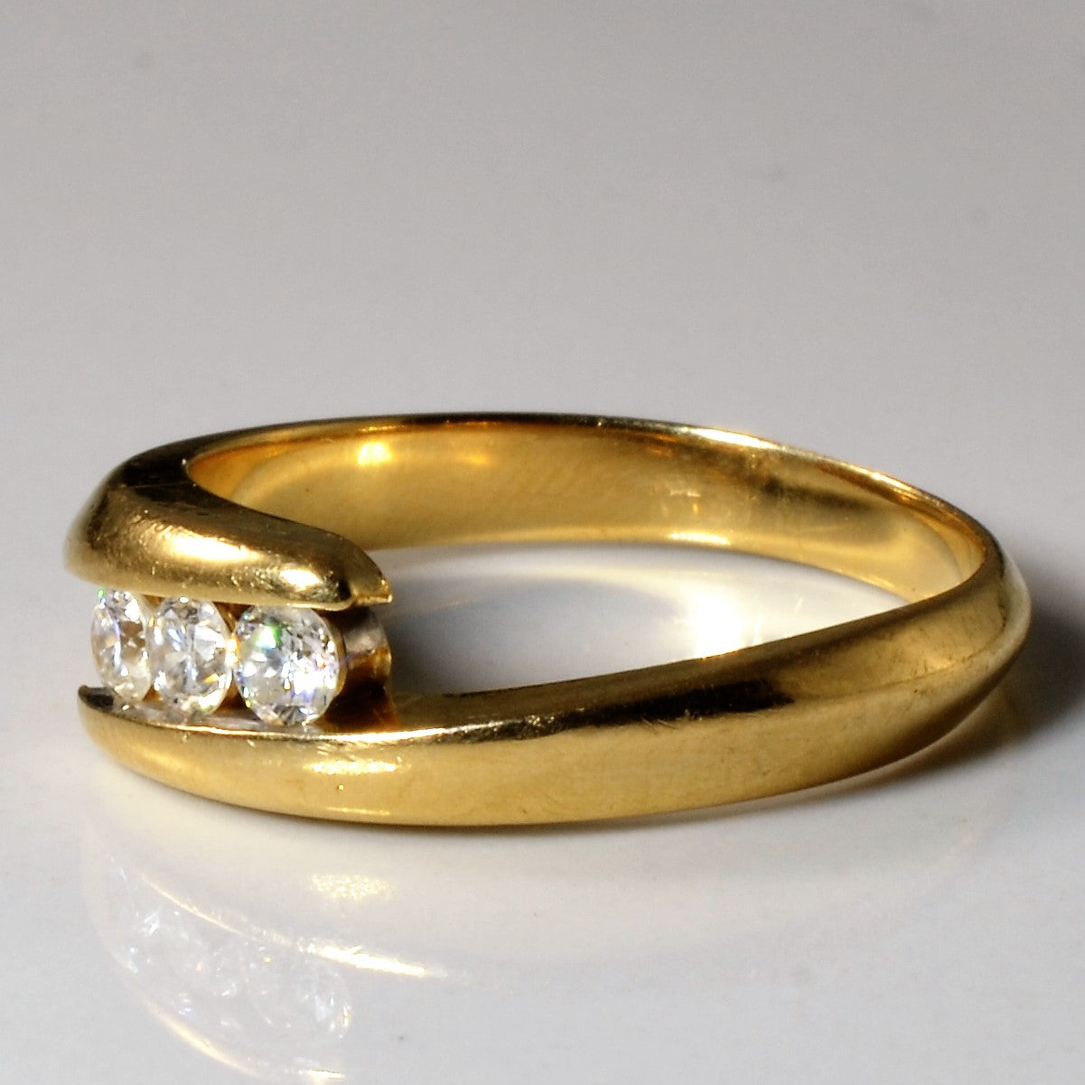 Bypass Three Stone Diamond Ring | 0.20ctw | SZ 7 |
