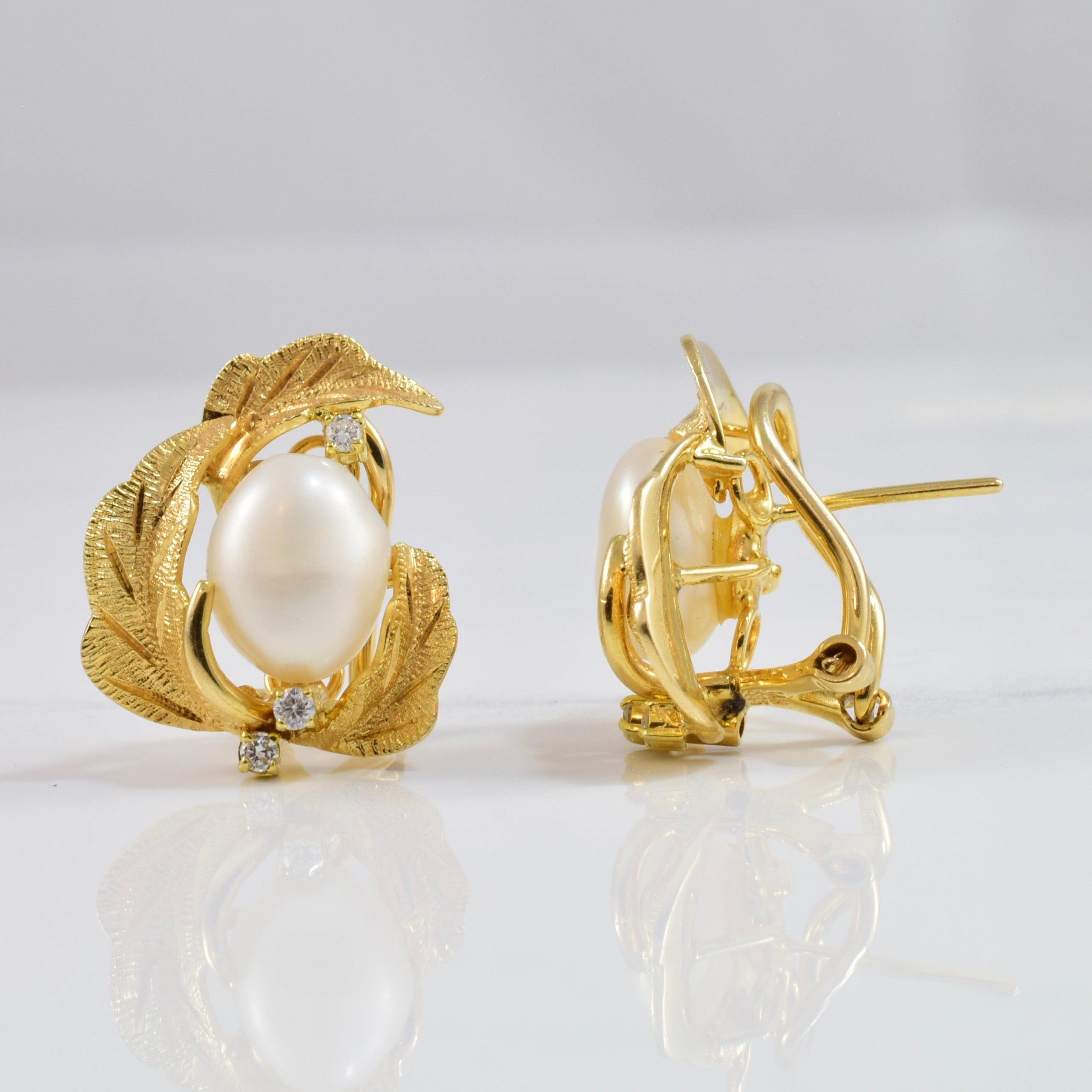 Diamond and Pearl Earrings | 0.14 ctw |