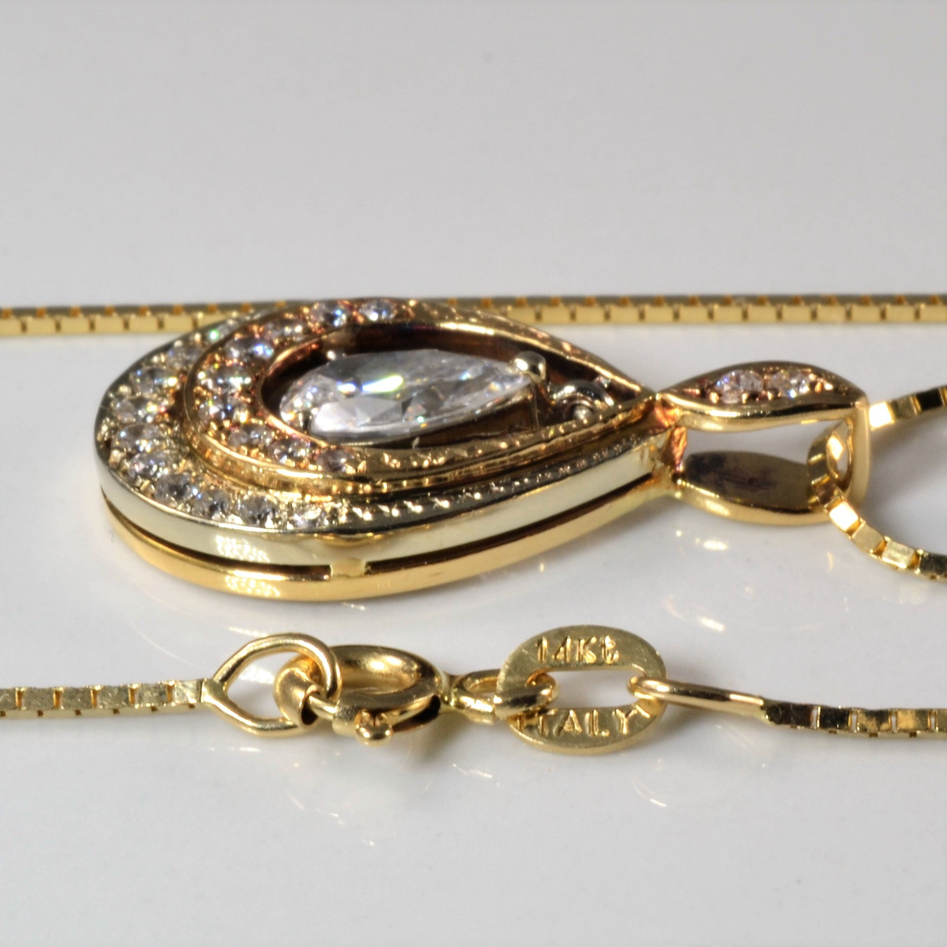Collier halo de diamants en forme de poire | 1,02 ct | 17 po |