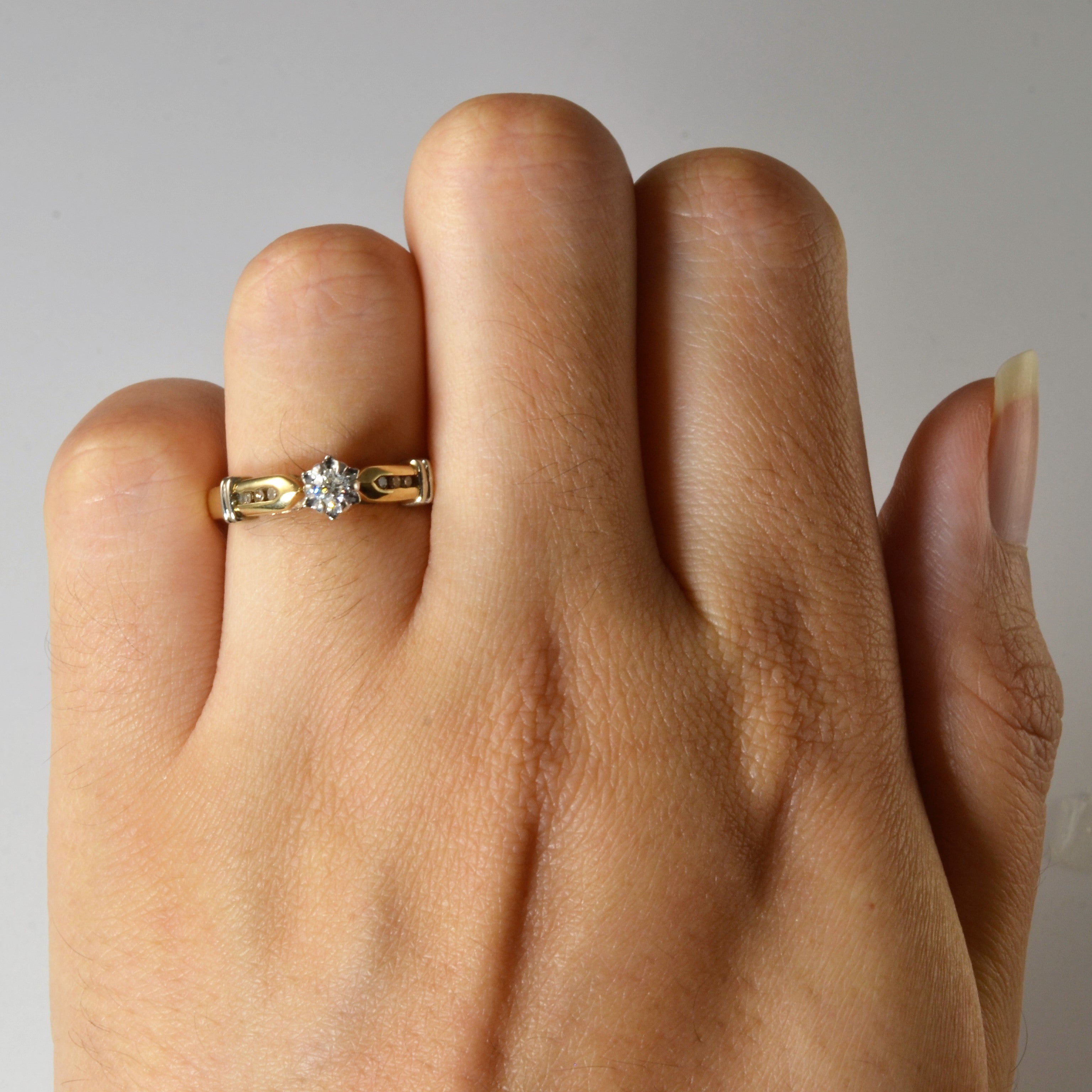 Tapered Diamond Floral Illusion Ring | 0.11ctw | SZ 5.25 |